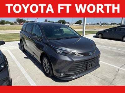 2025 Toyota Sienna XLE