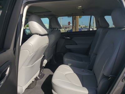 2024 Toyota Highlander LE