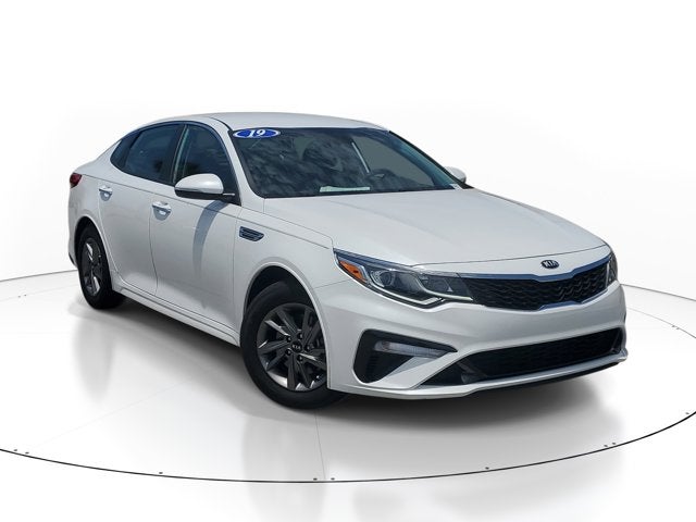 2019 Kia Optima LX AT's photo