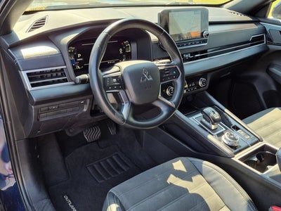 2023 Mitsubishi Outlander SE