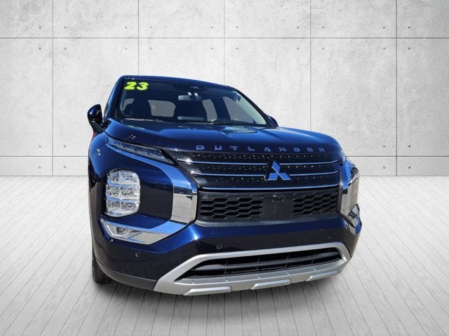 2023 Mitsubishi Outlander SE