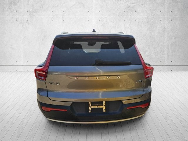2022 Volvo XC40 Momentum