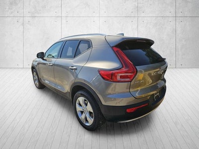 2022 Volvo XC40 Momentum