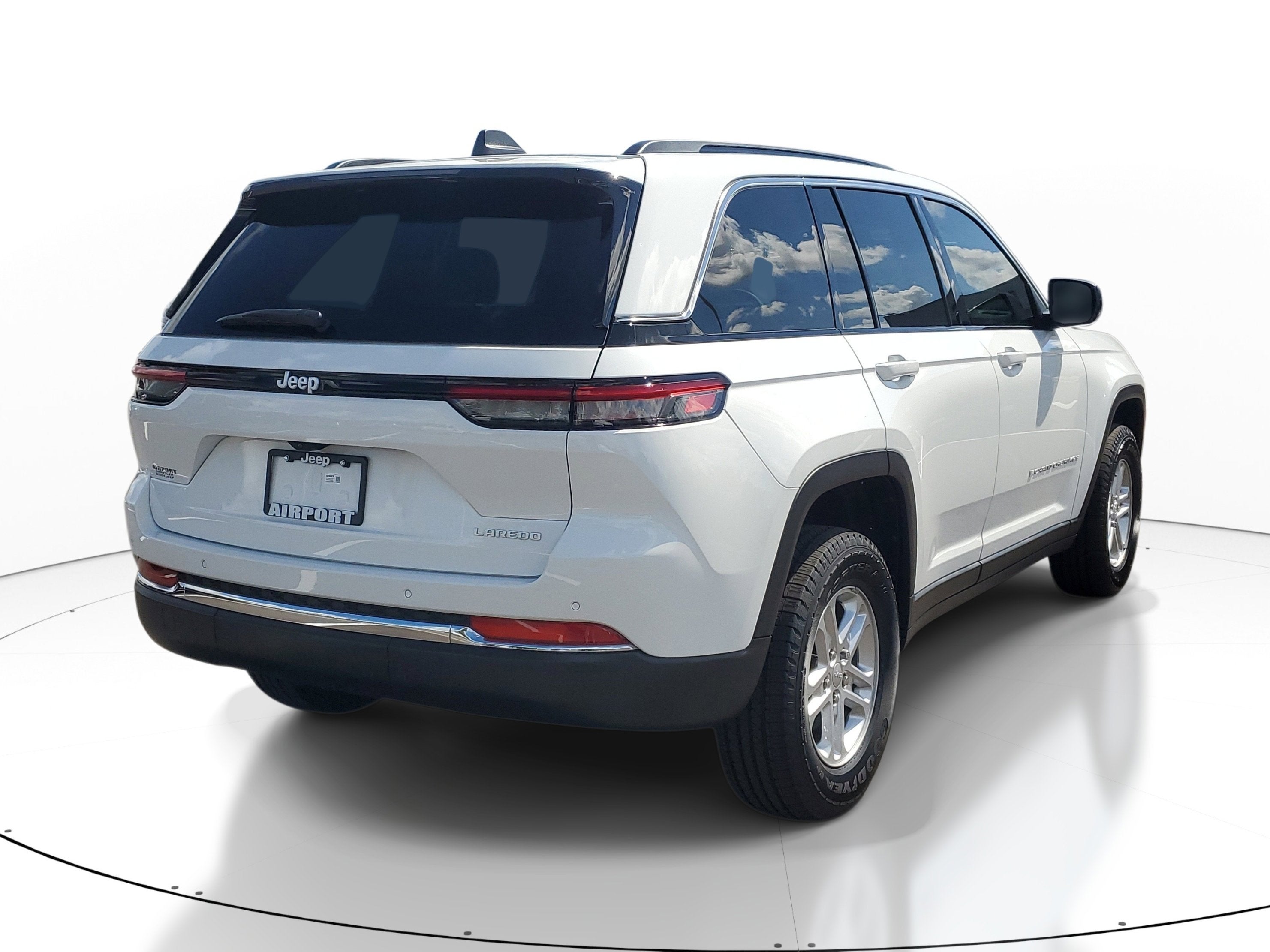 2025 Jeep Grand Cherokee Laredo