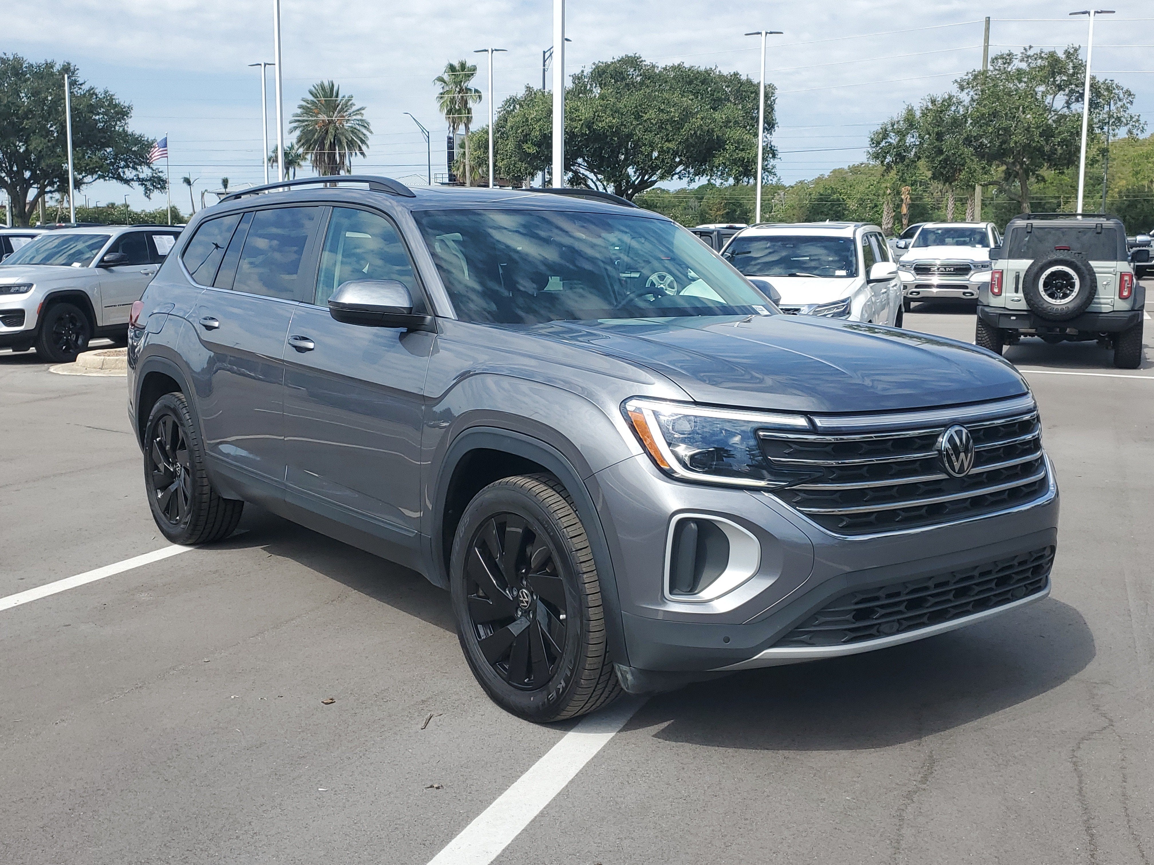 2024 Volkswagen Atlas 2.0T SE w/Technology