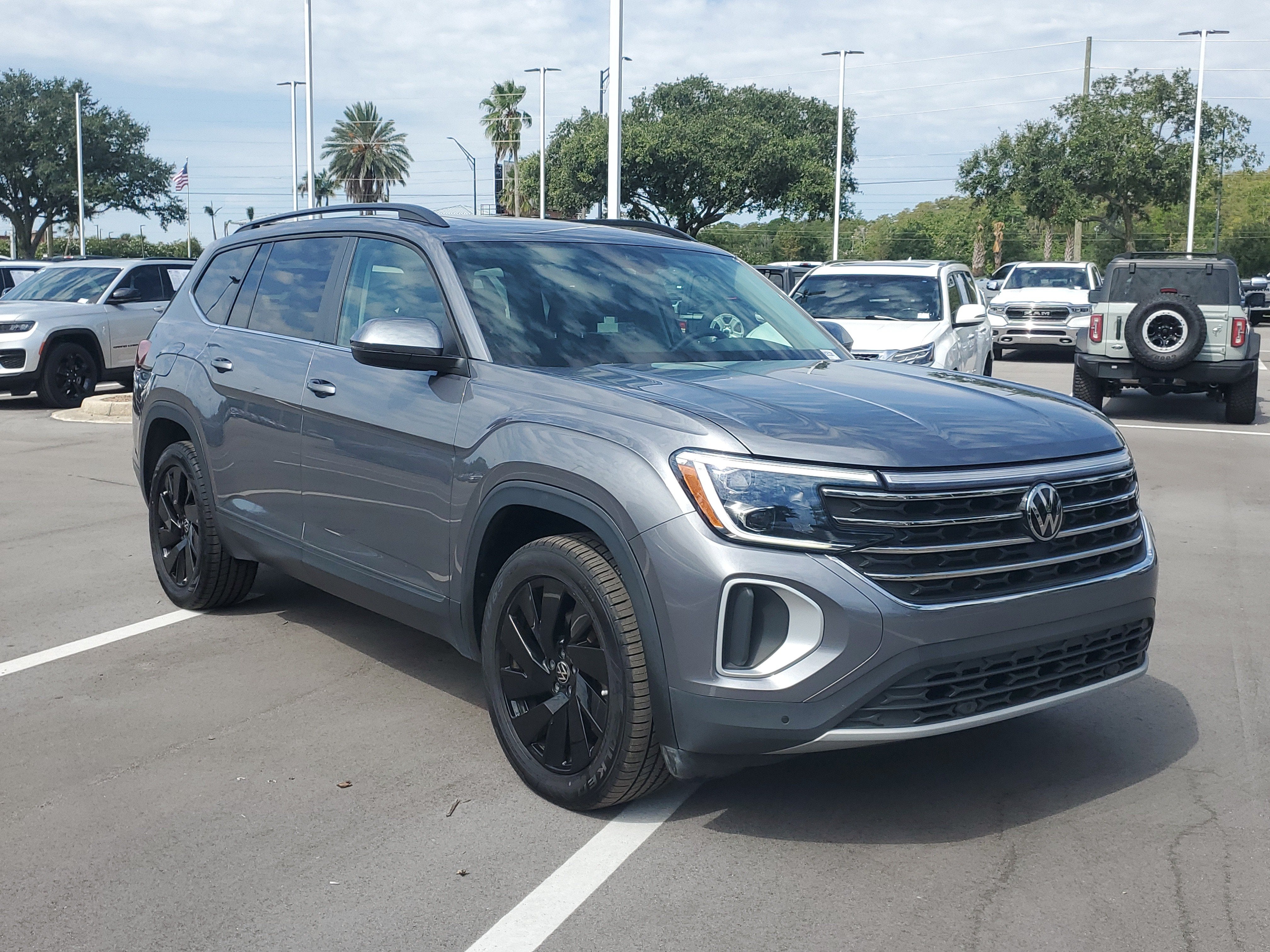2024 Volkswagen Atlas 2.0T SE w/Technology