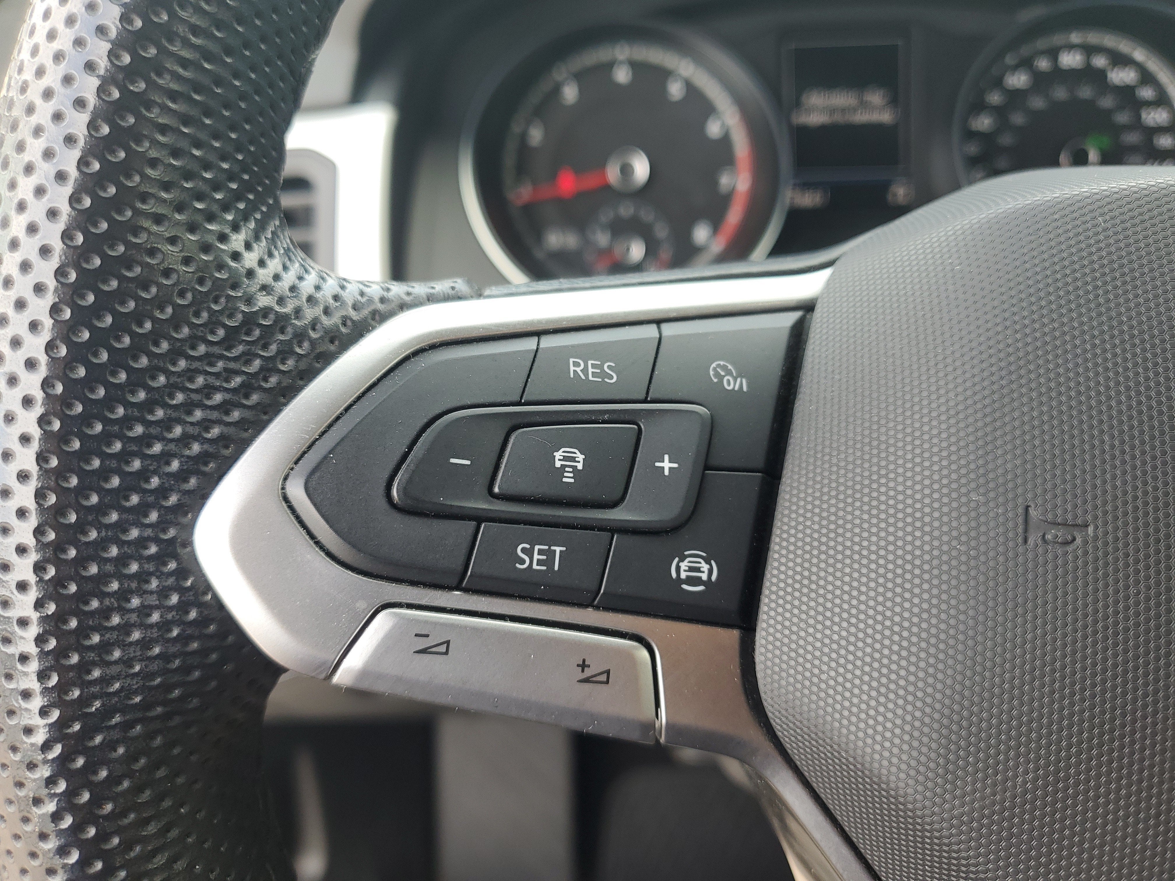 2021 Volkswagen Atlas Cross Sport 3.6L V6 SE w/Technology R-Line