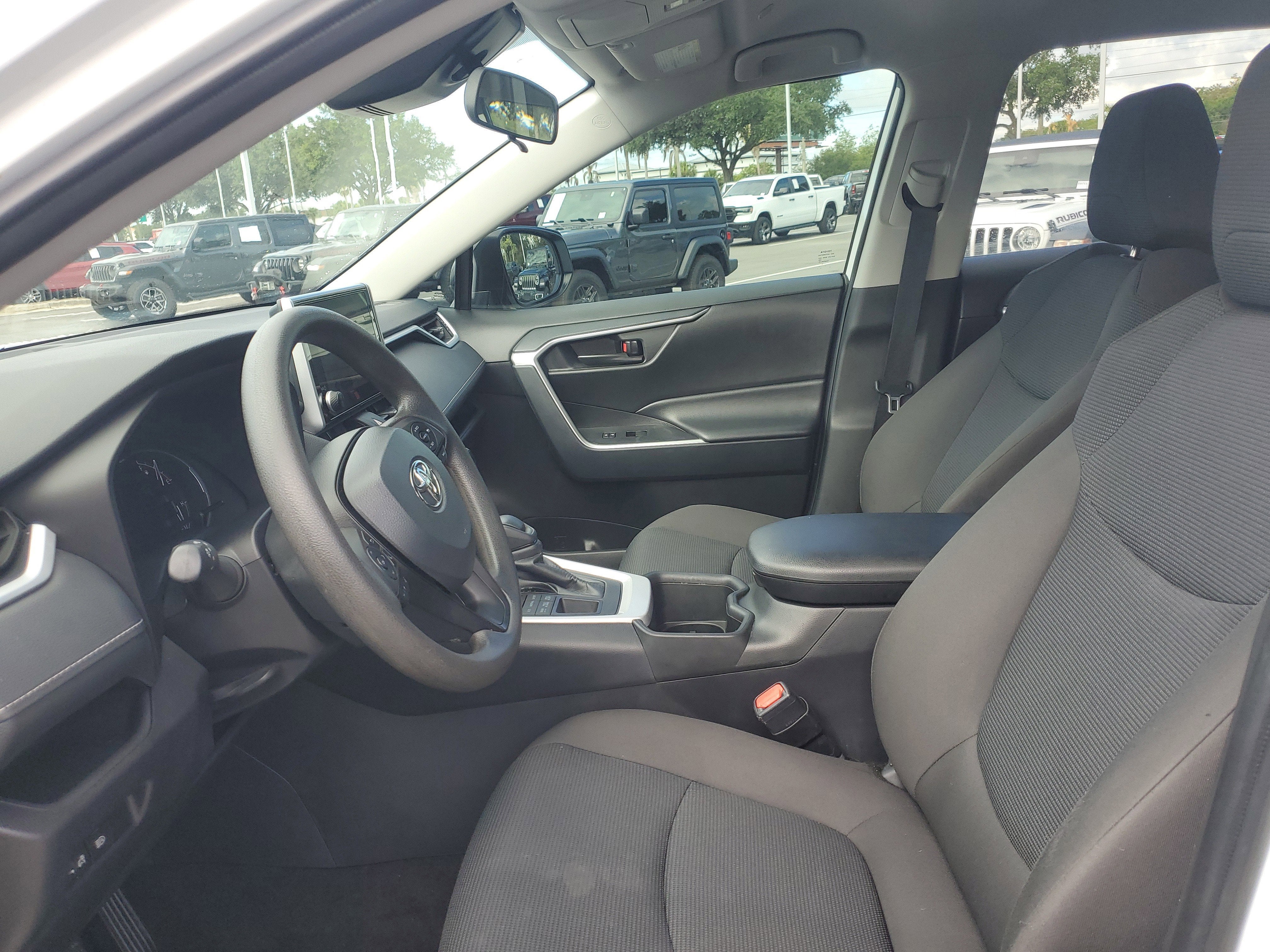 2025 Toyota RAV4 LE
