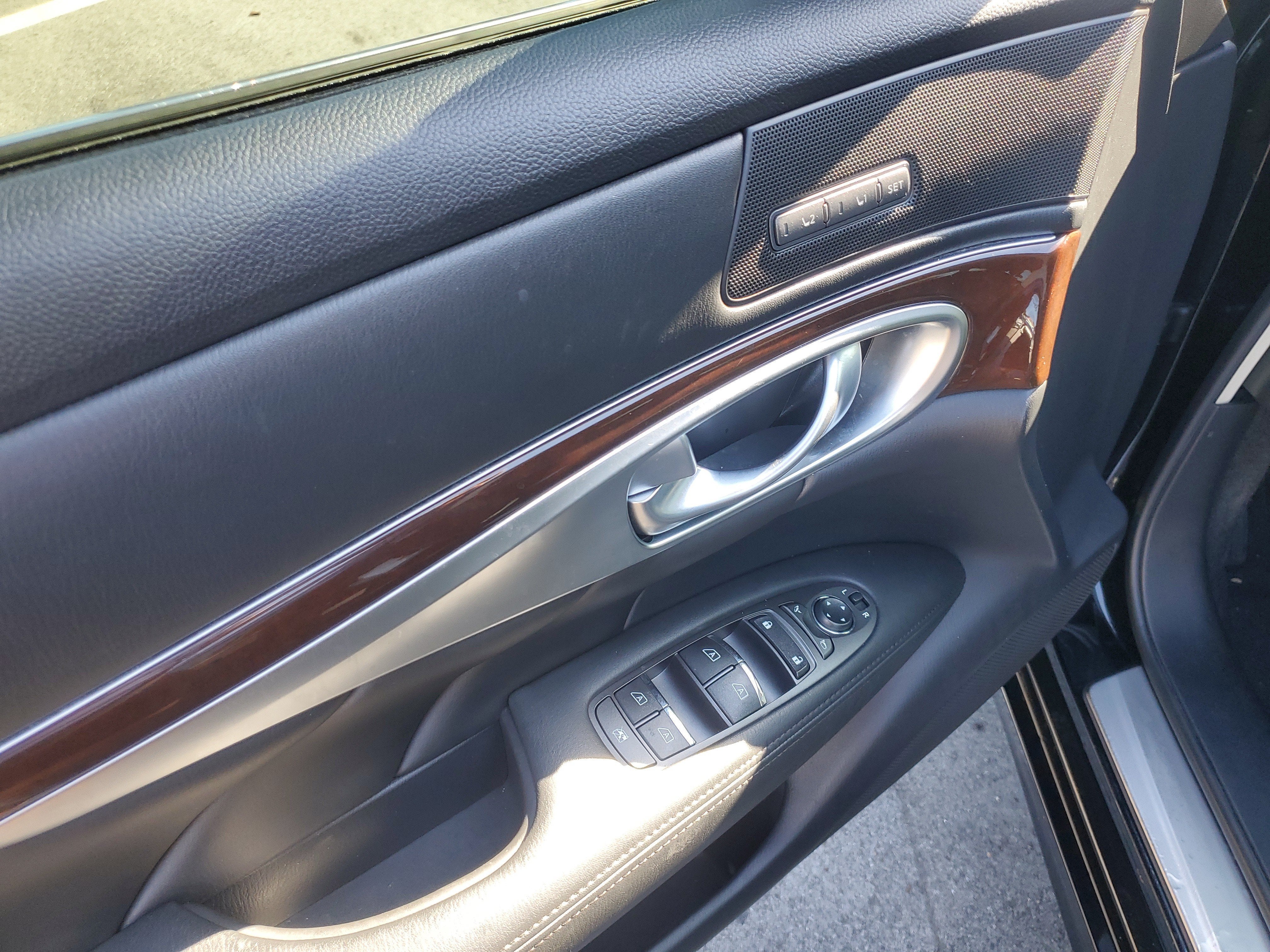 2015 INFINITI Q70 3.7