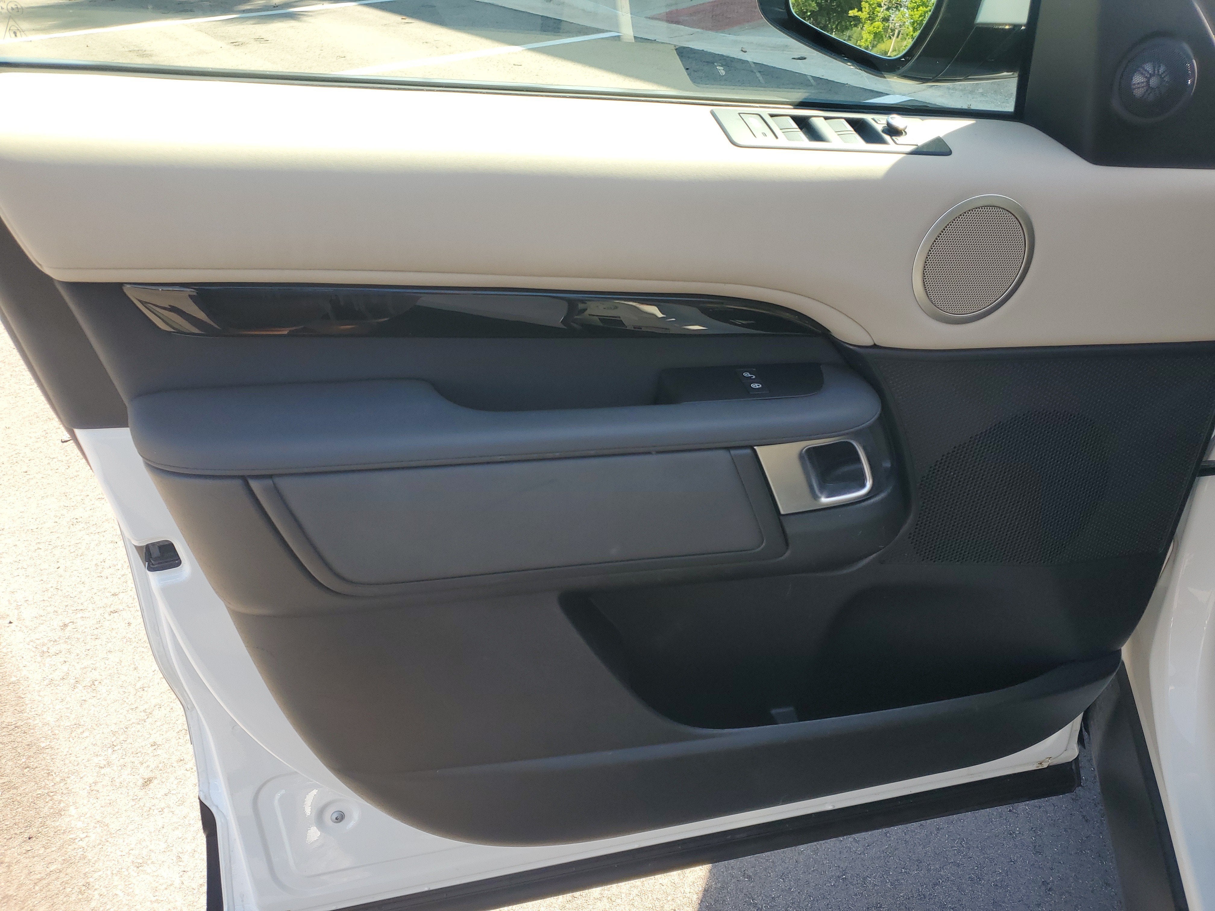 2020 Land Rover Discovery SE