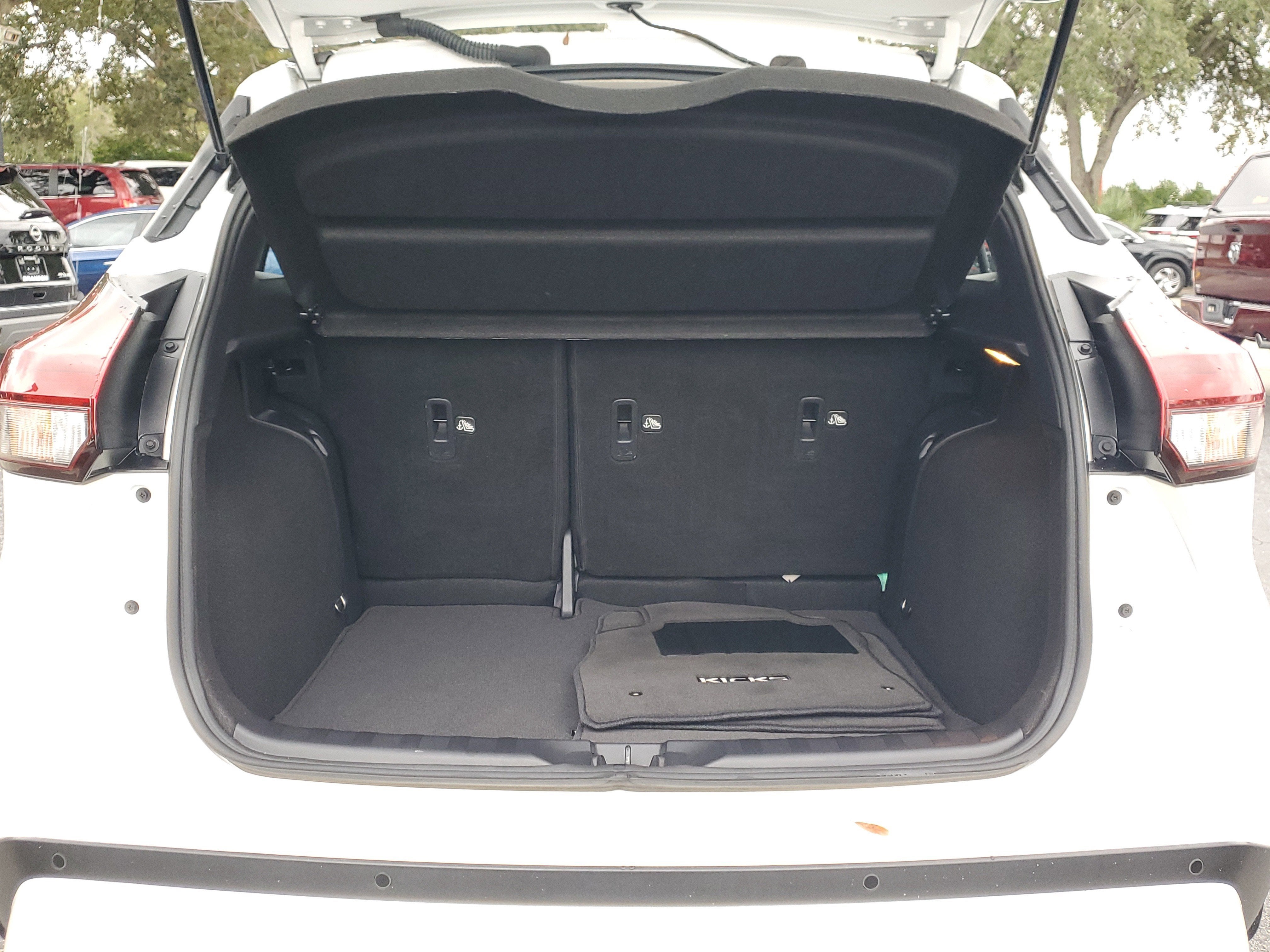 2024 Nissan Kicks SR