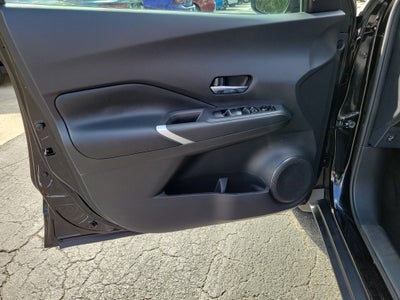 2022 Nissan Kicks SR
