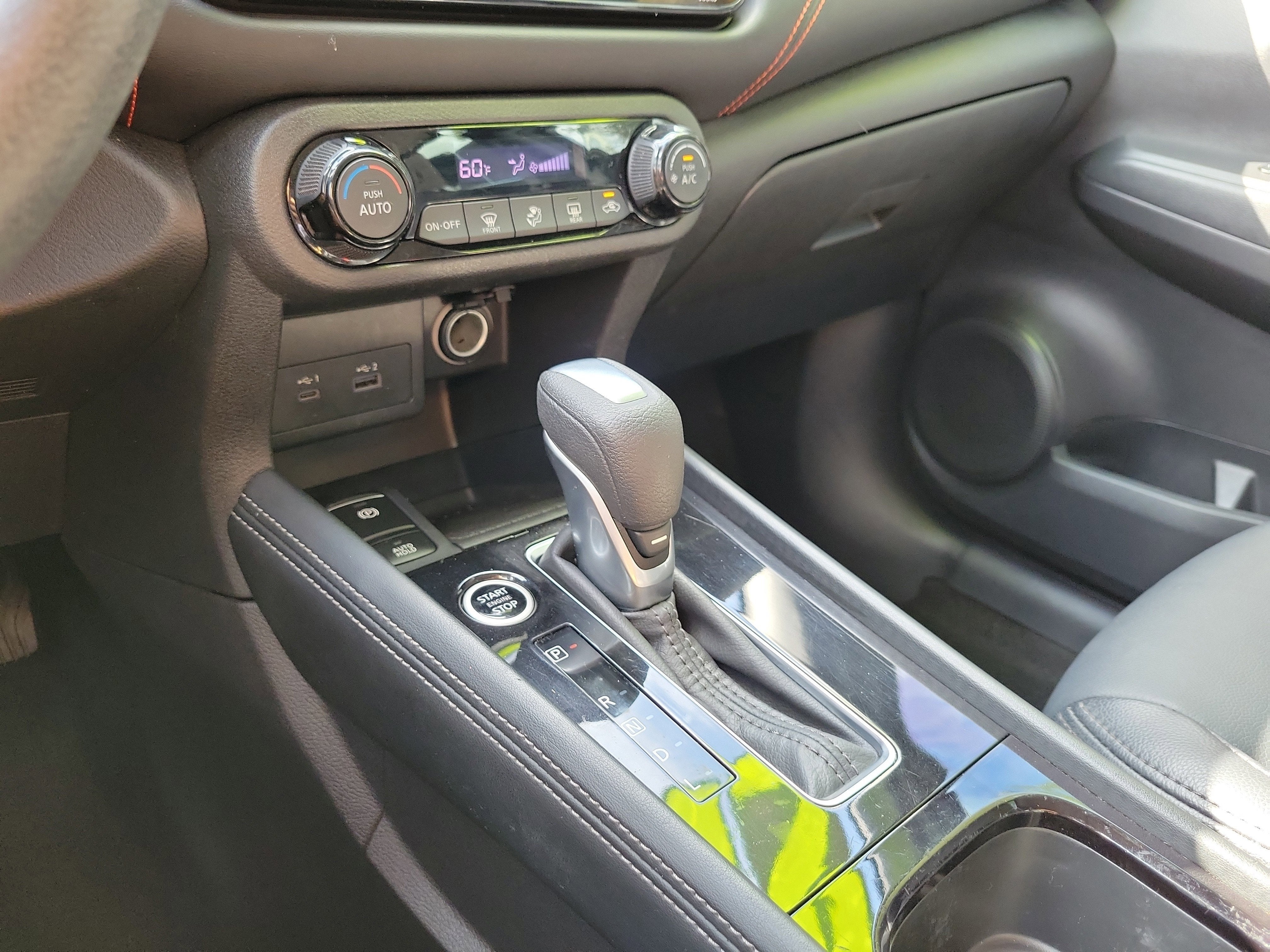 2022 Nissan Kicks SR