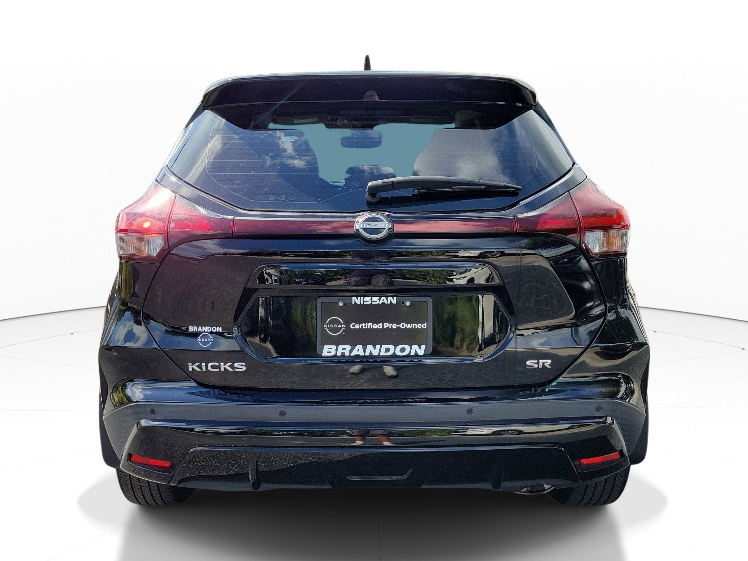 2022 Nissan Kicks SR