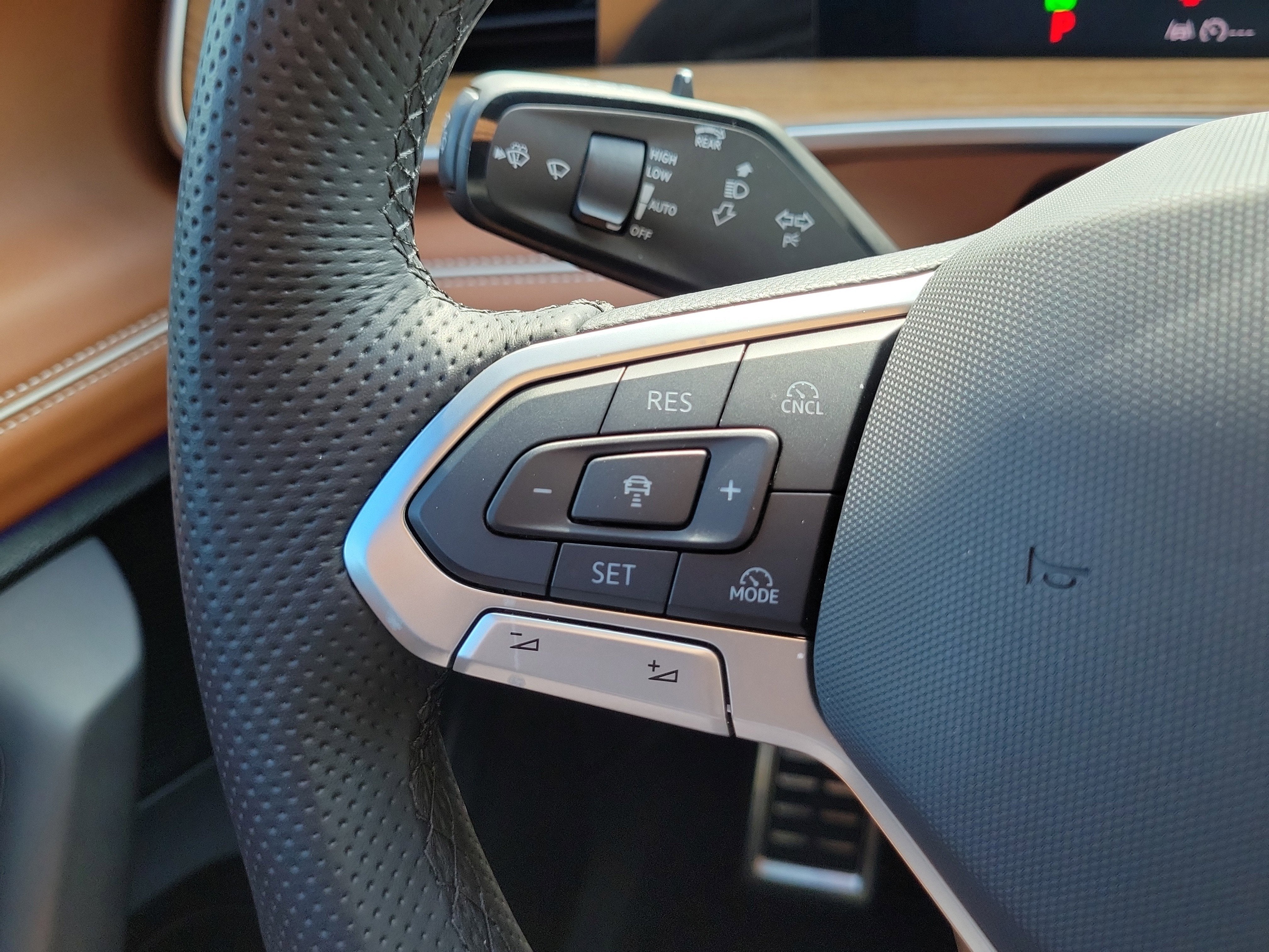 2025 Volkswagen Tiguan SEL R-Line