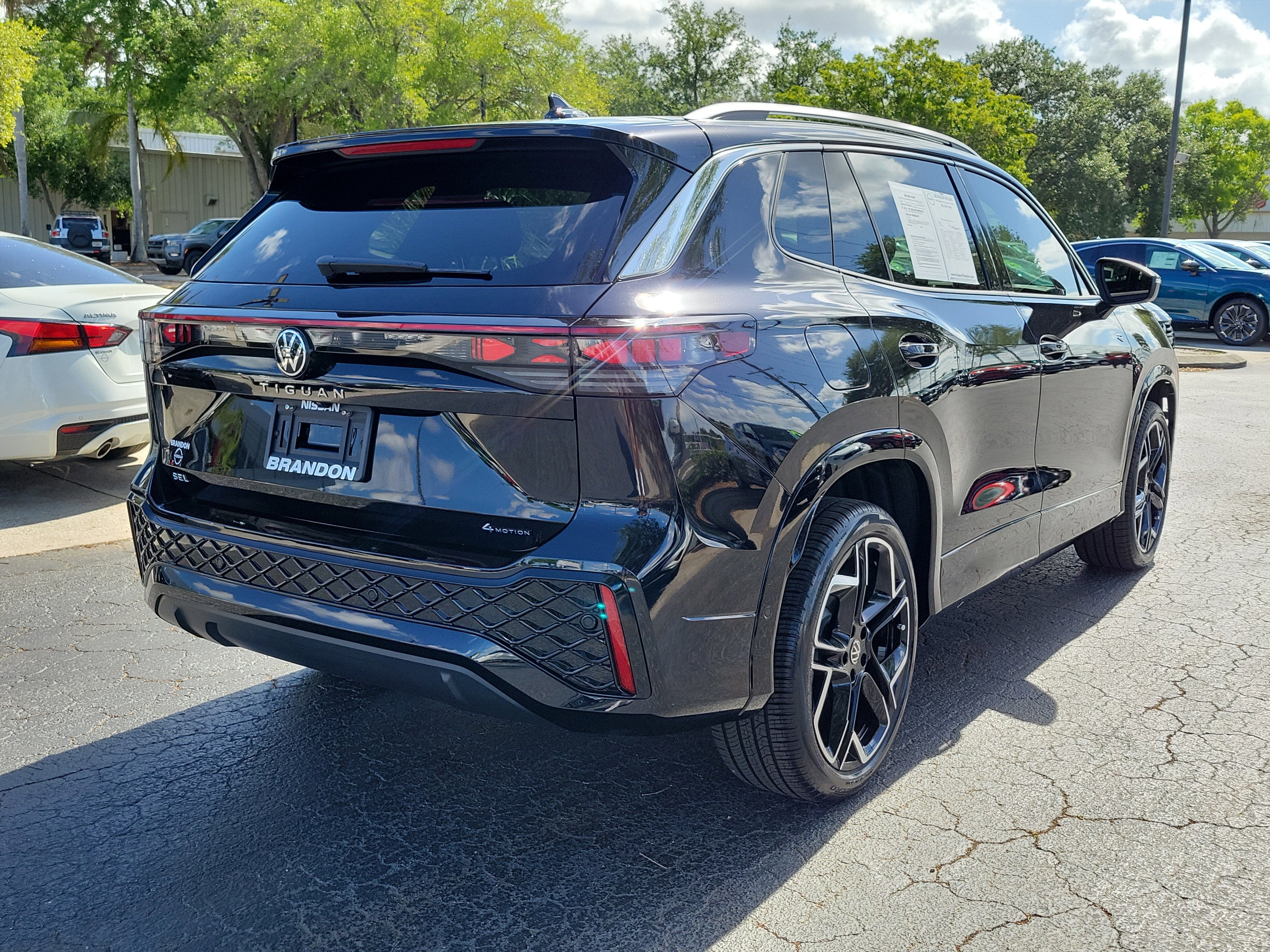 2025 Volkswagen Tiguan SEL R-Line