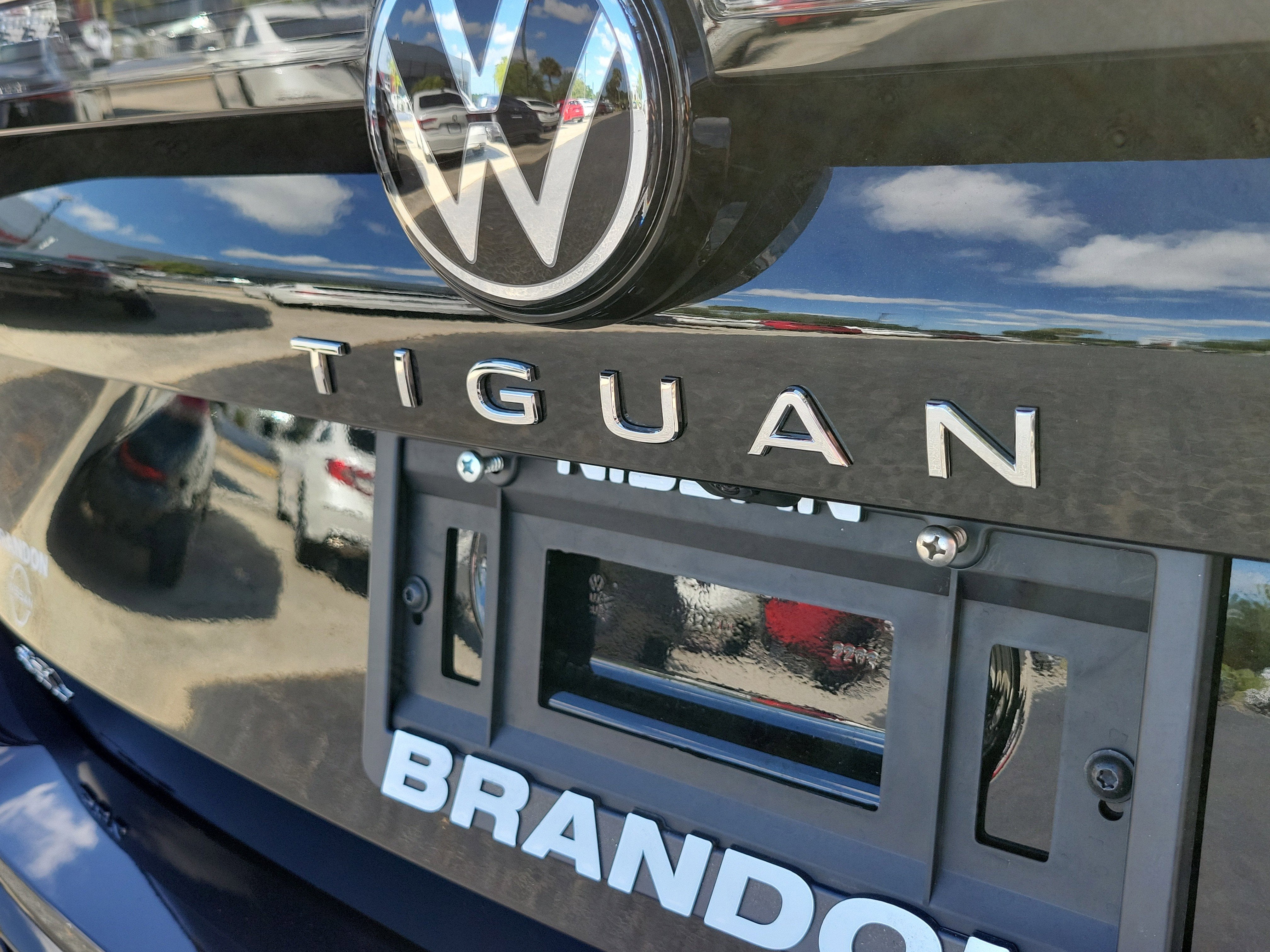 2025 Volkswagen Tiguan SEL R-Line