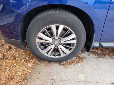2018 Nissan Pathfinder SV
