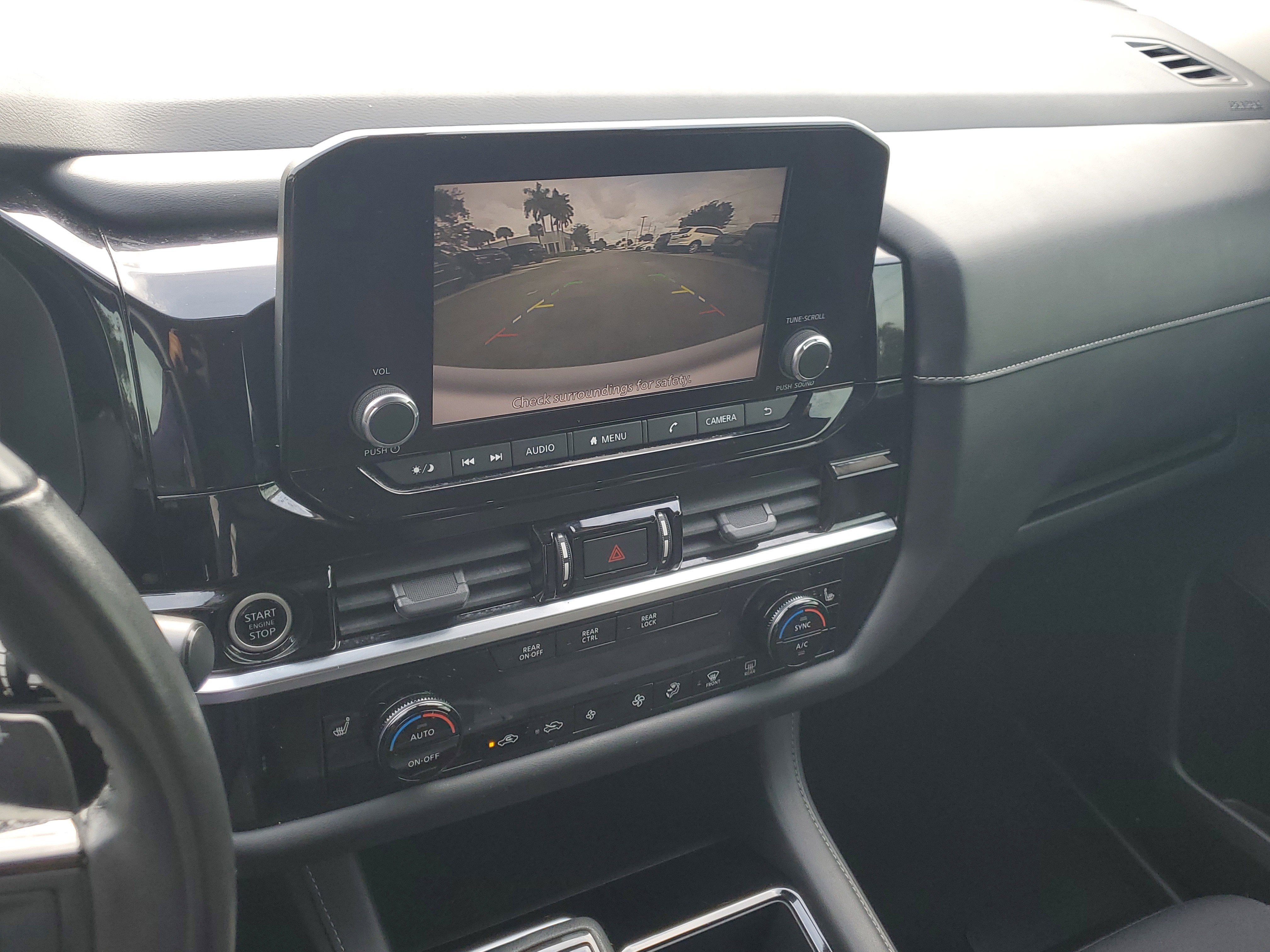 2022 Nissan Pathfinder SV