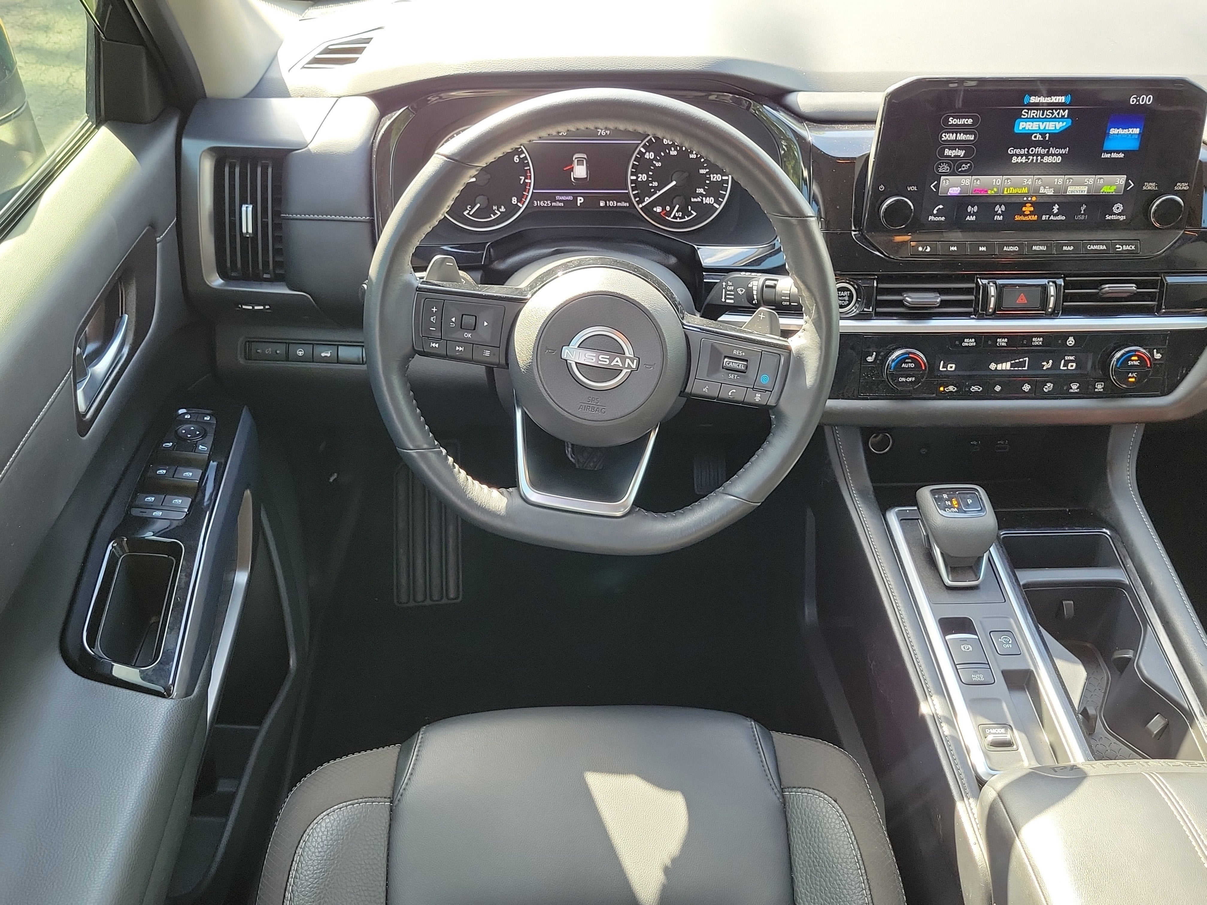 2023 Nissan Pathfinder SL