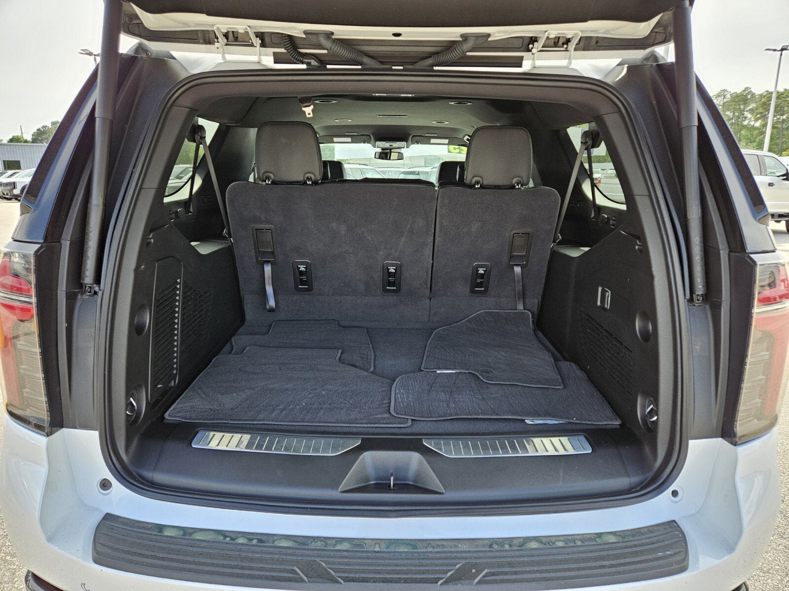 2025 Chevrolet Suburban Z71