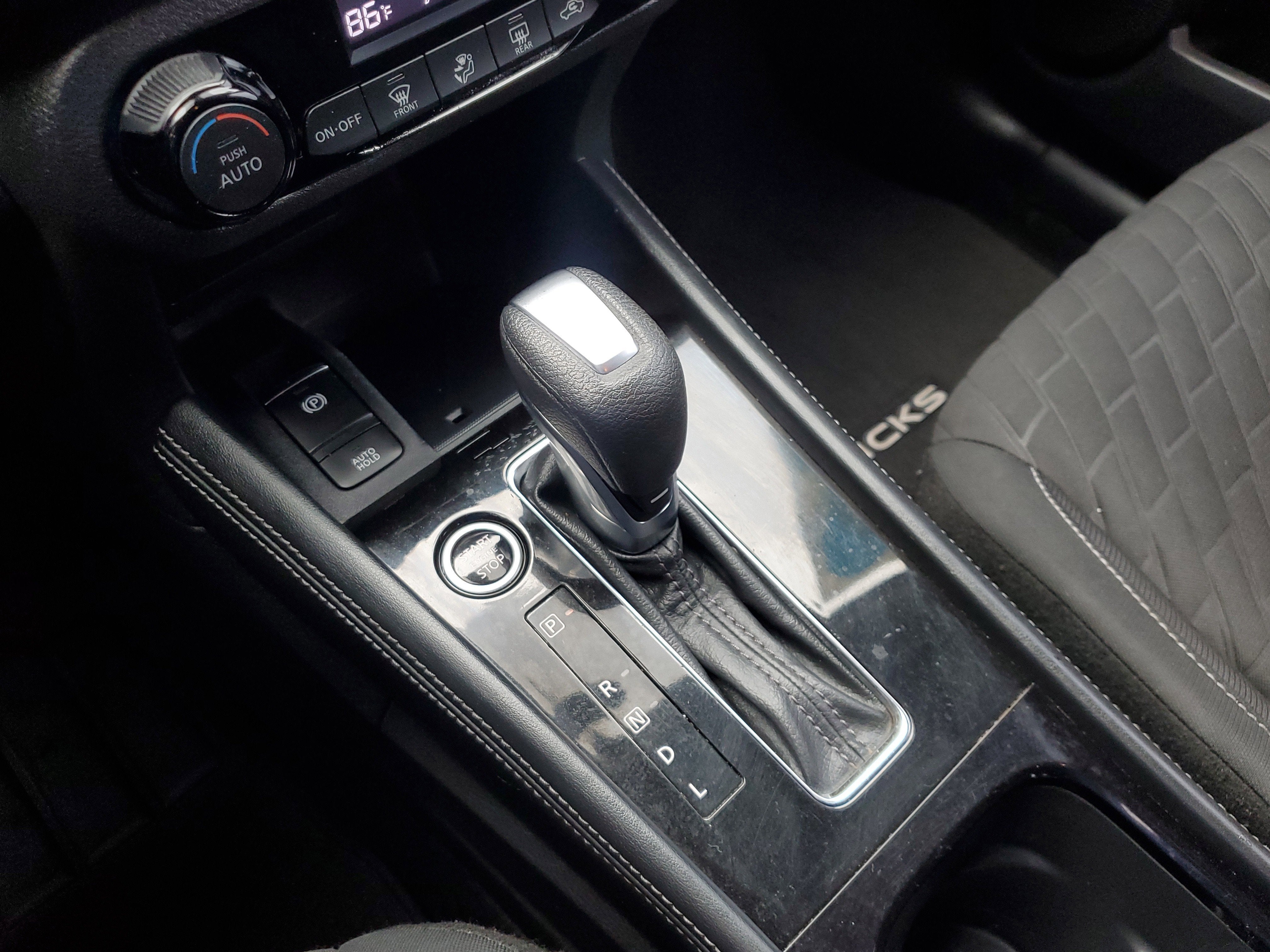 2022 Nissan Kicks SV