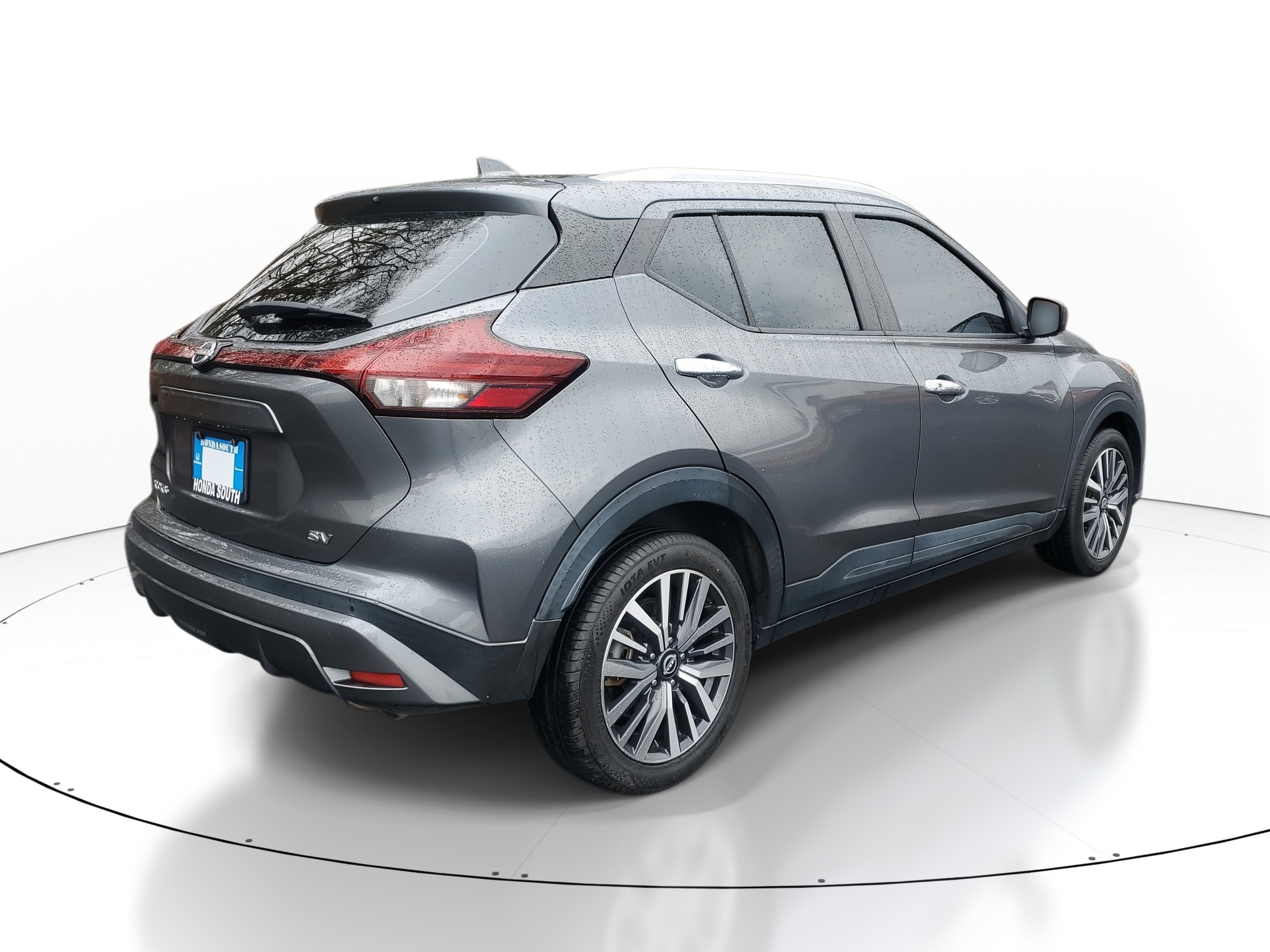 2022 Nissan Kicks SV