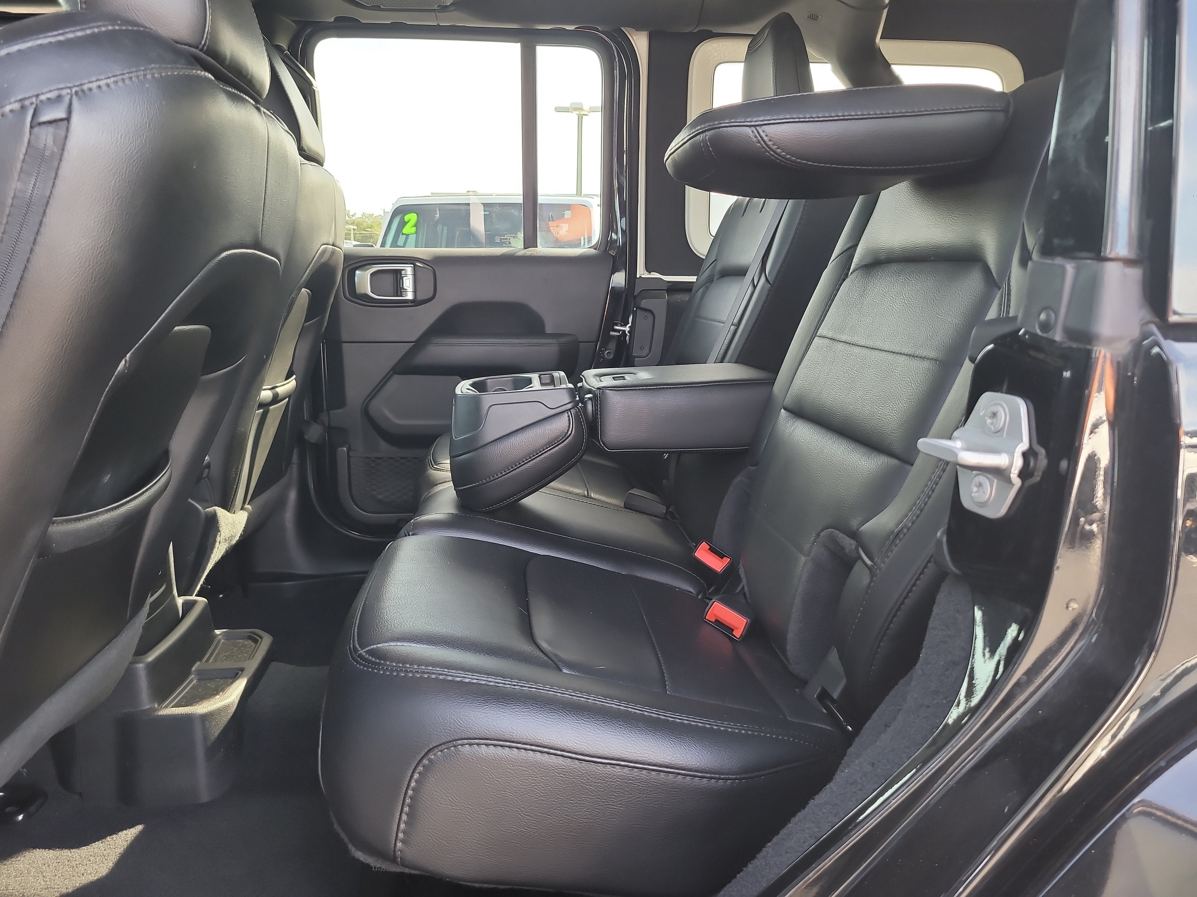 2020 Jeep Wrangler Unlimited Sahara Altitude