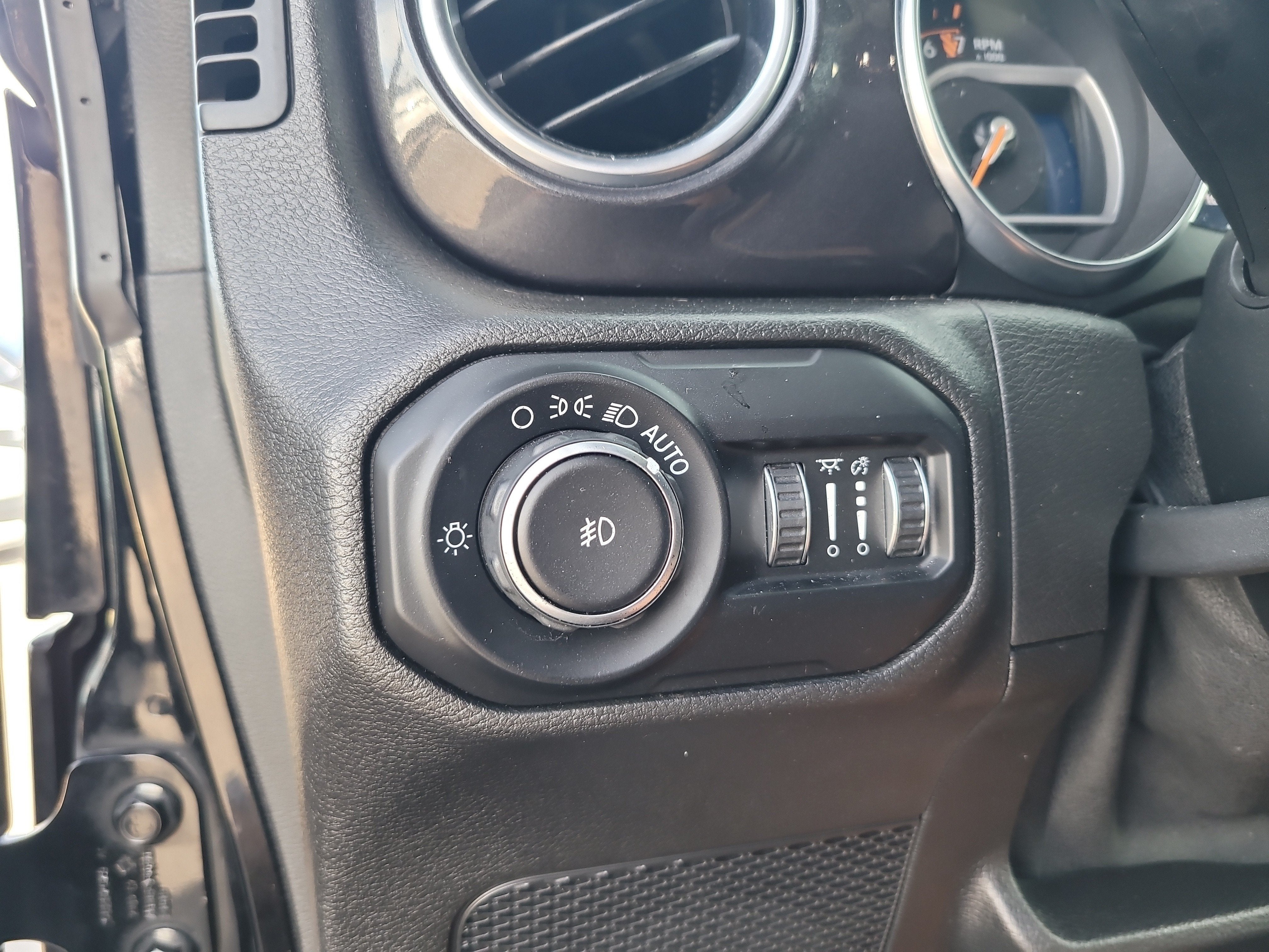 2020 Jeep Wrangler Unlimited Sahara Altitude