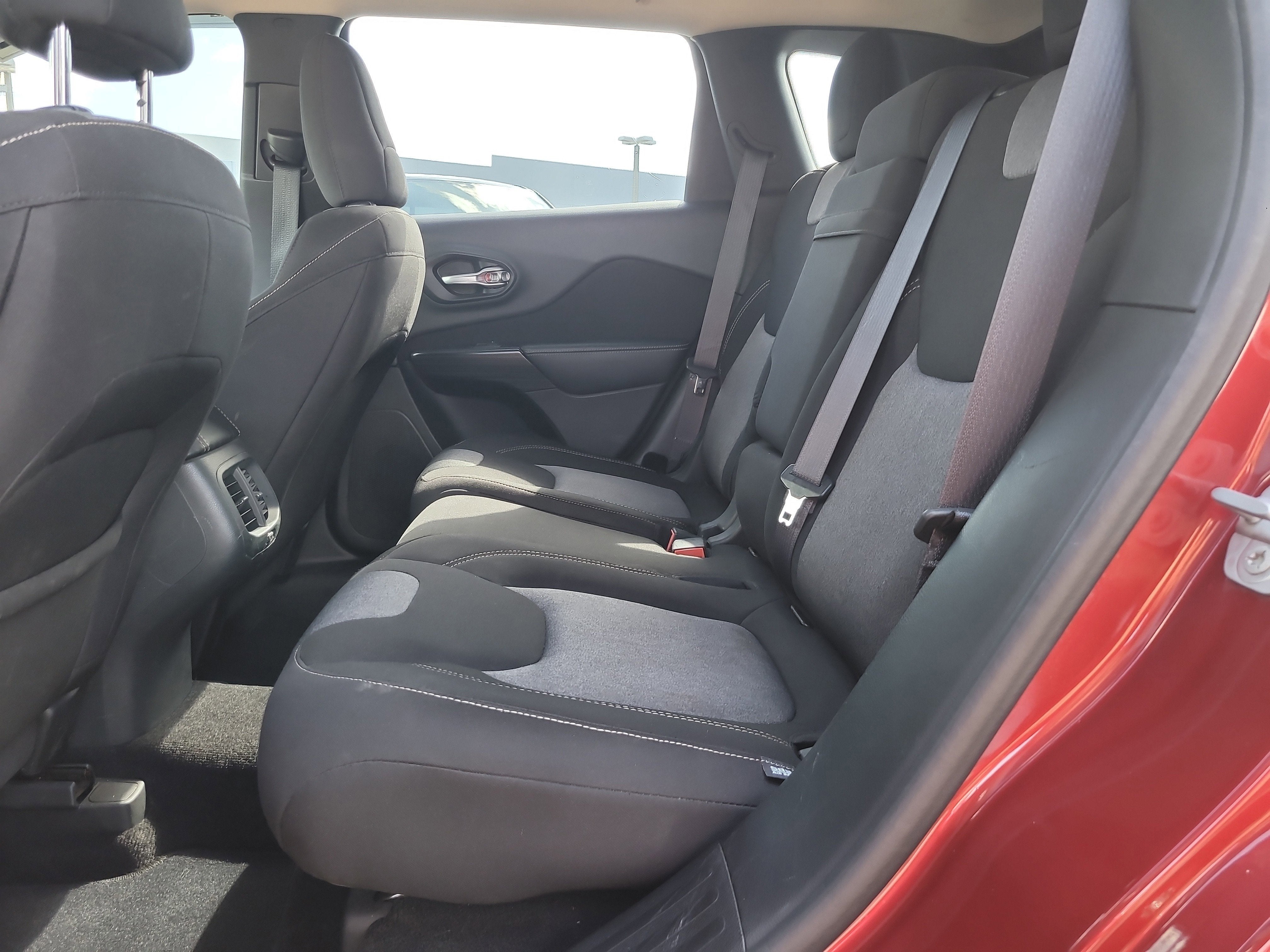 2015 Jeep Cherokee Sport