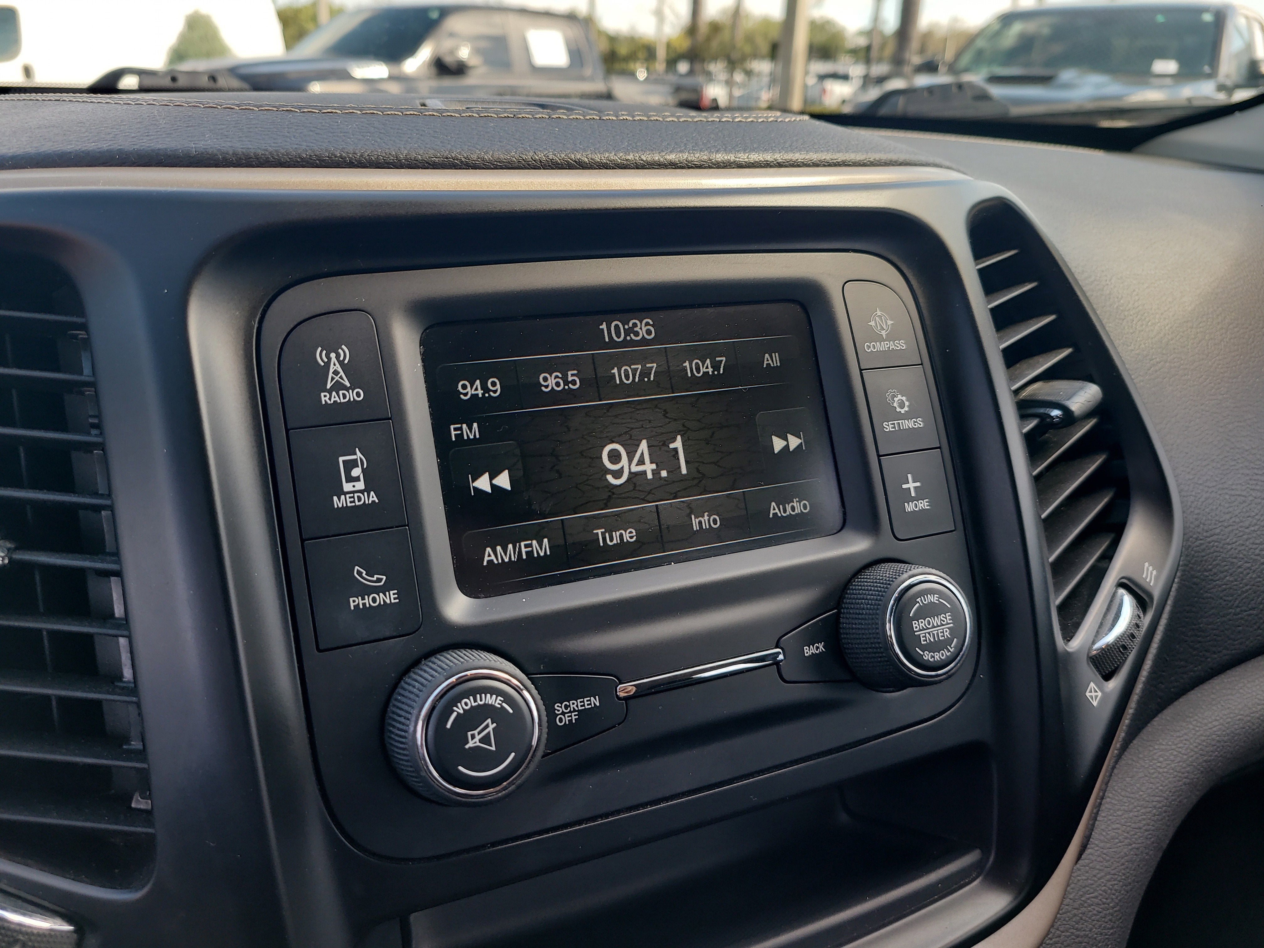 2015 Jeep Cherokee Sport