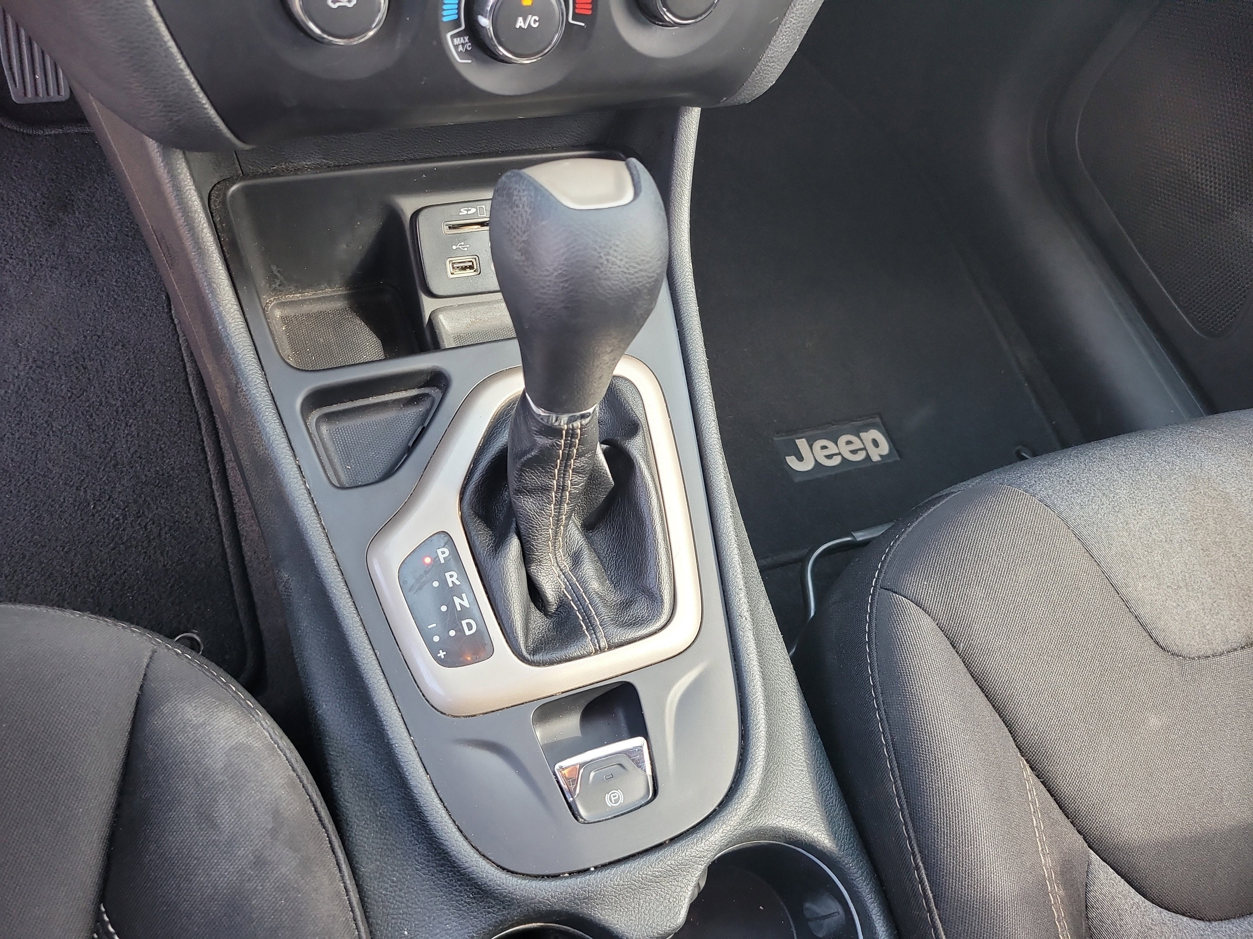 2015 Jeep Cherokee Sport