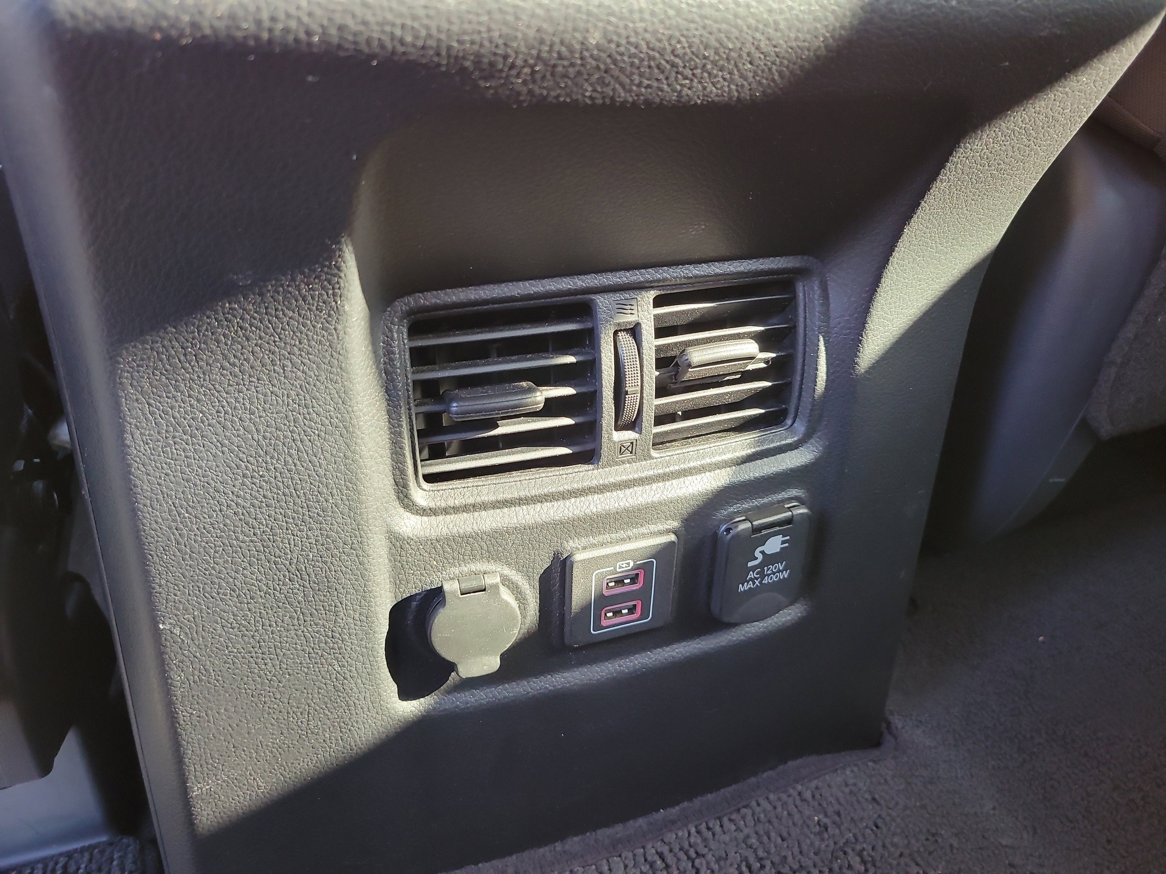 2023 Nissan Titan SV