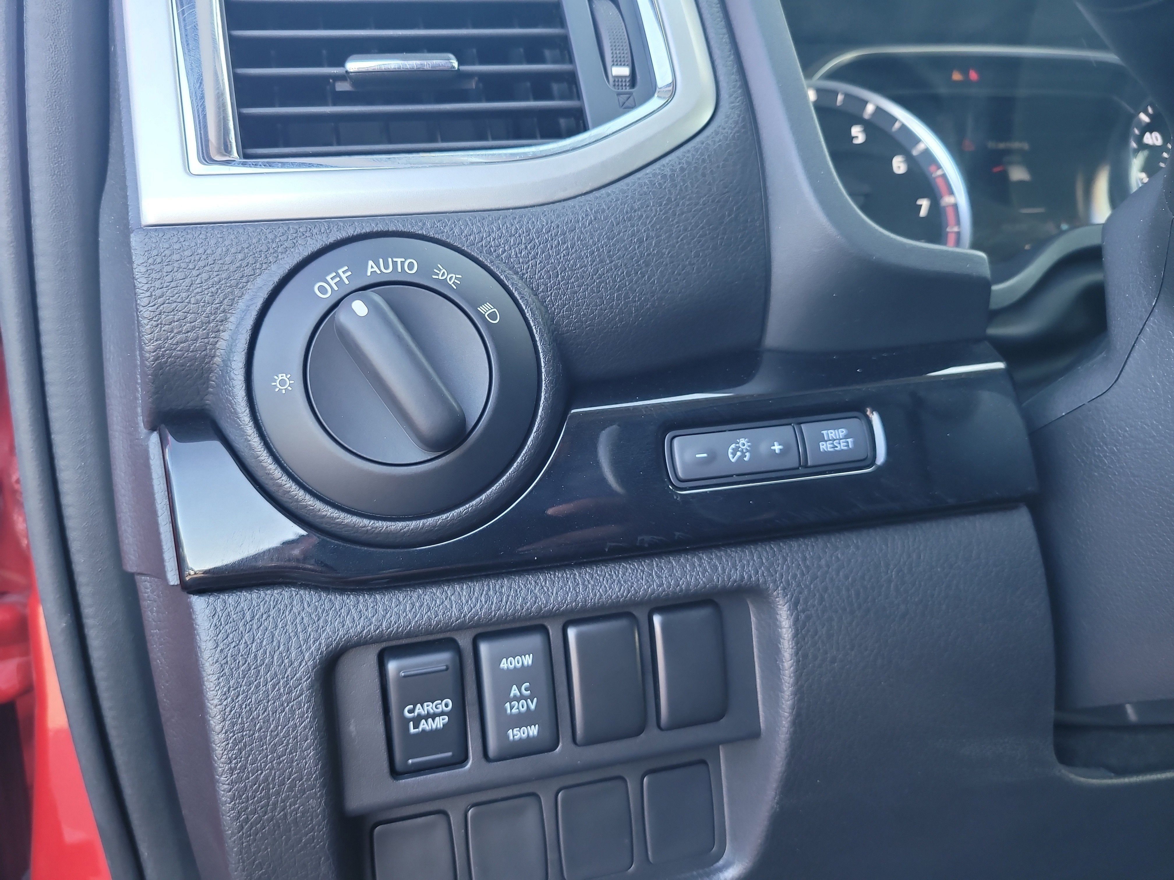 2023 Nissan Titan SV
