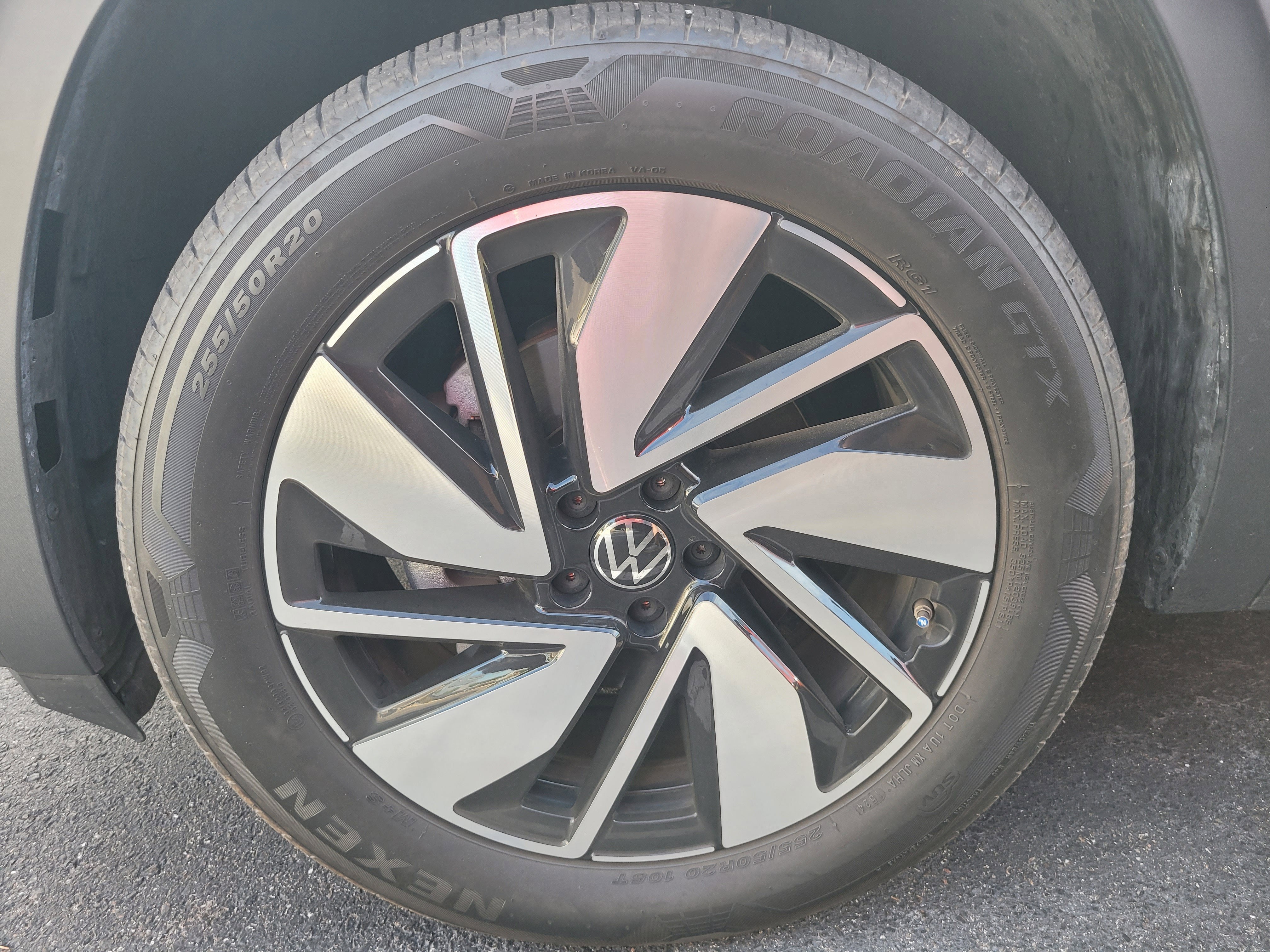 2024 Volkswagen Atlas 2.0T SE with Technology
