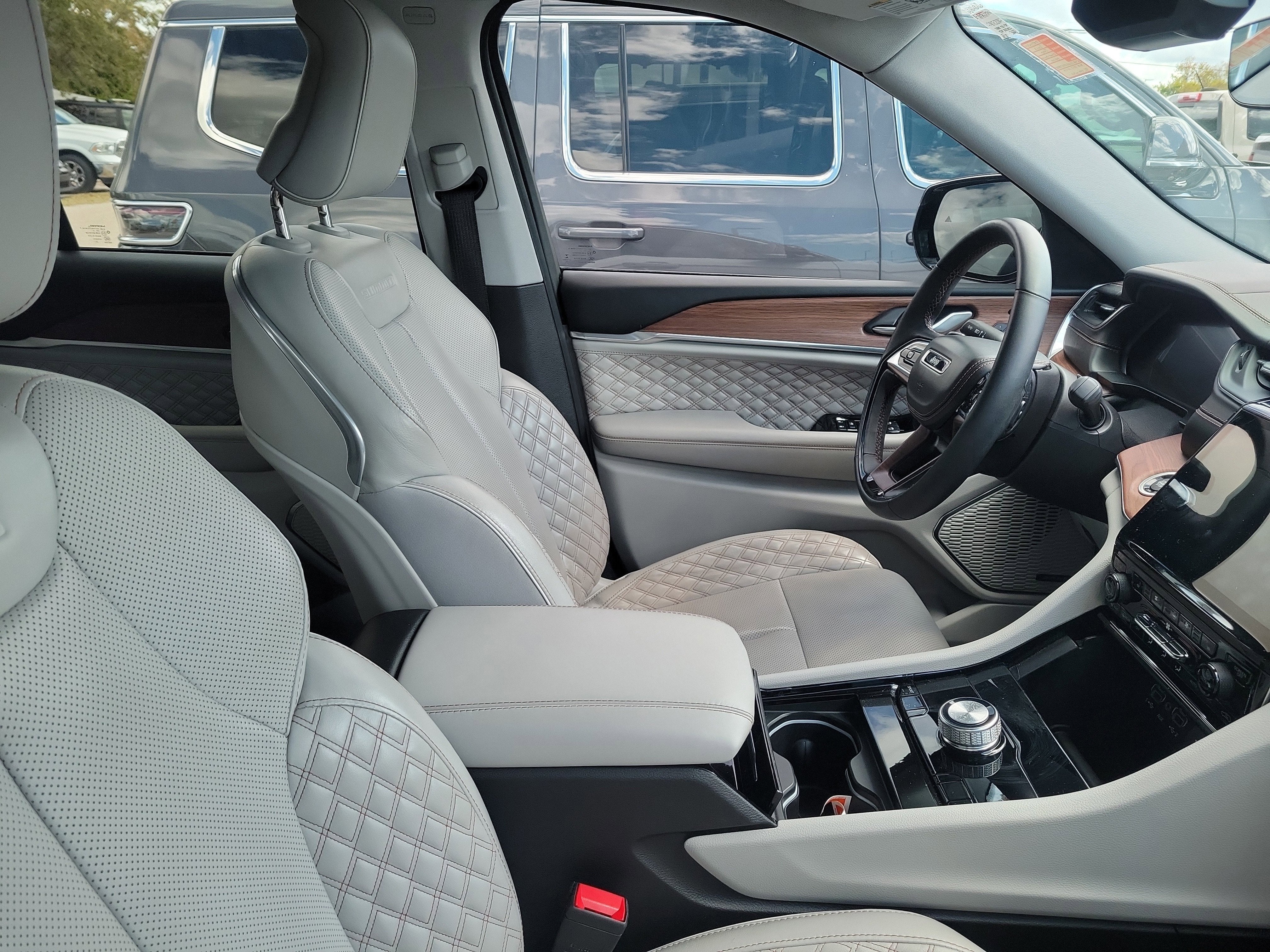 2023 Jeep Grand Cherokee Summit