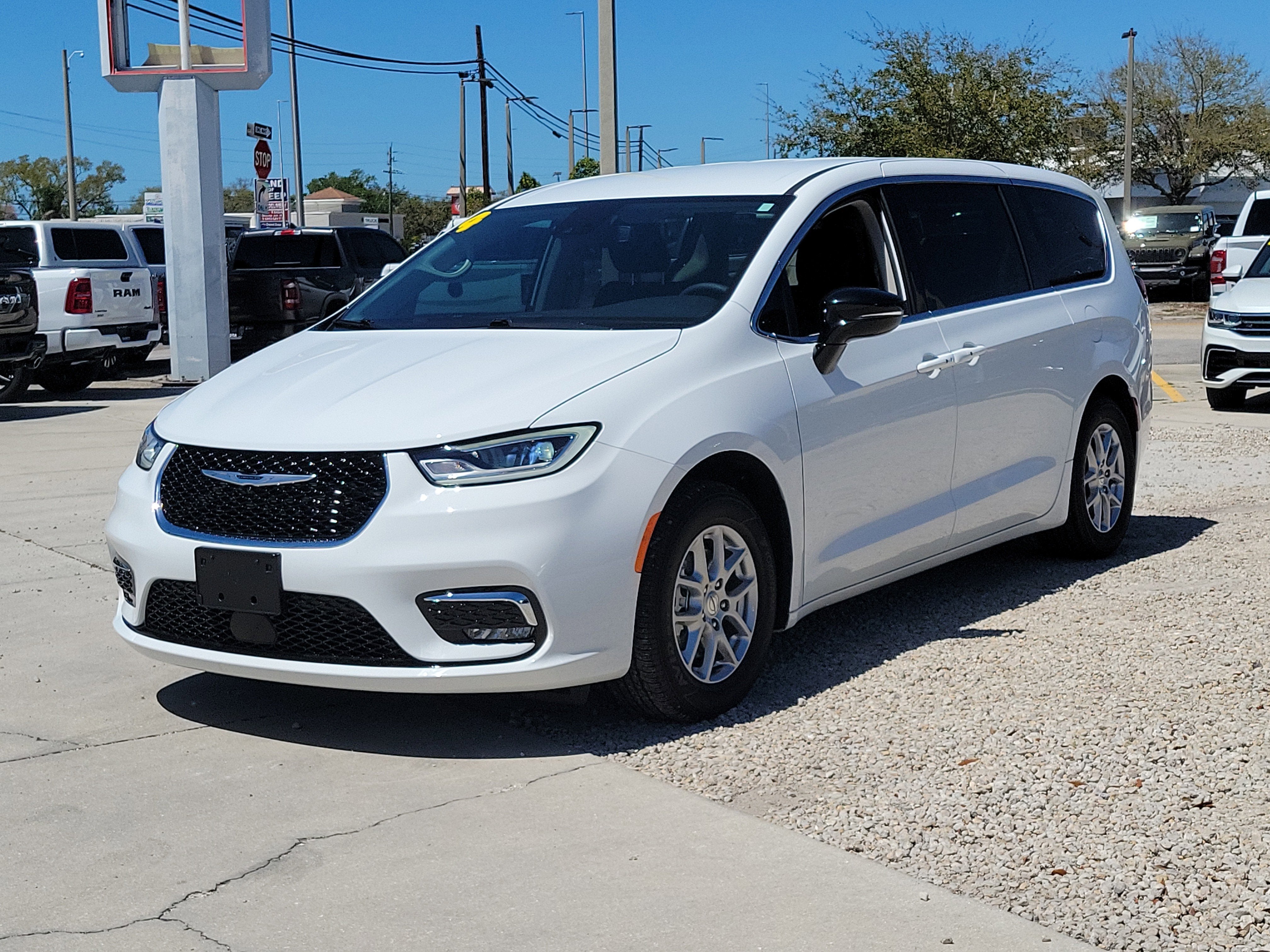 2024 Chrysler Pacifica Touring L