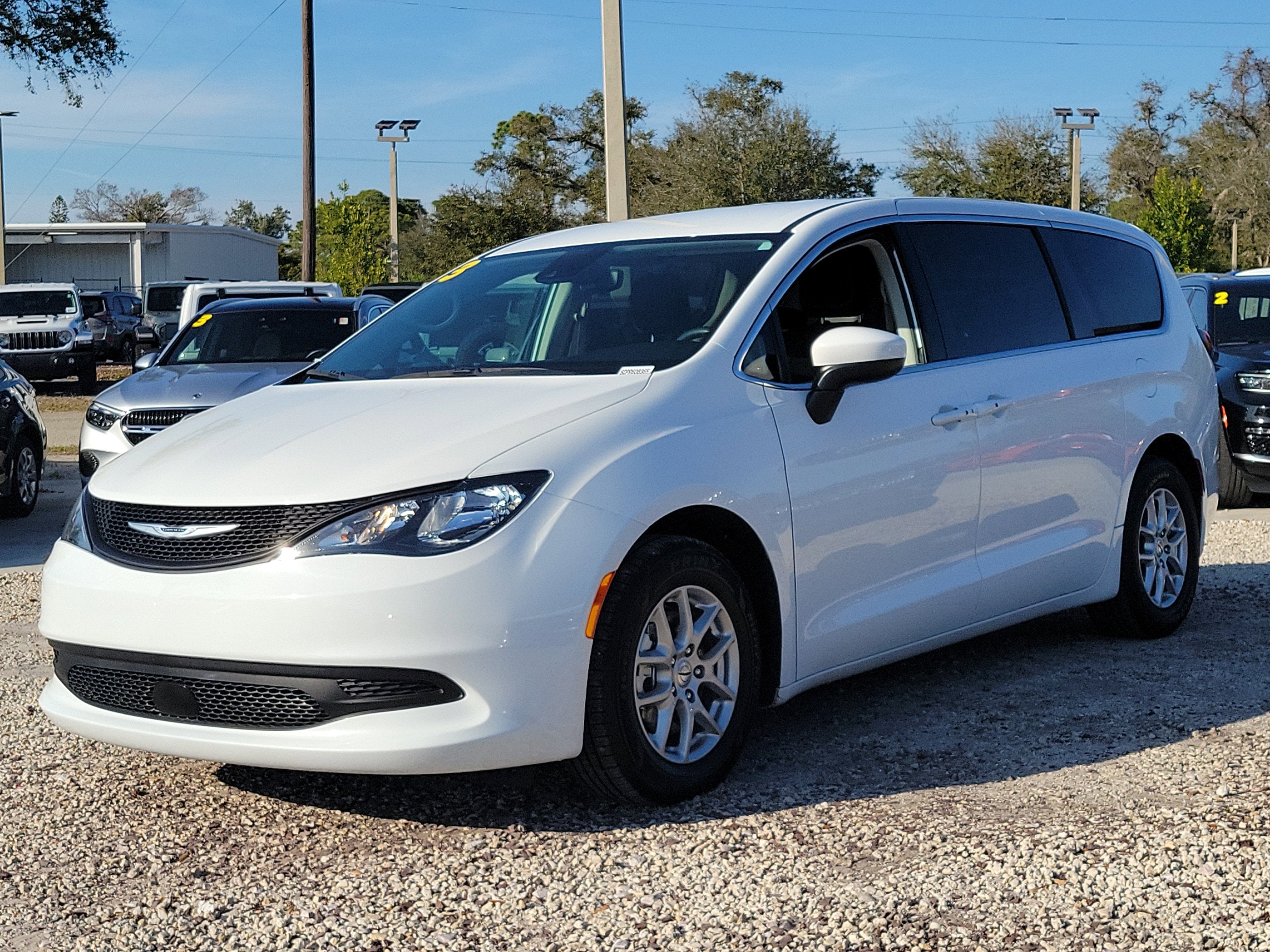 2023 Chrysler Voyager LX