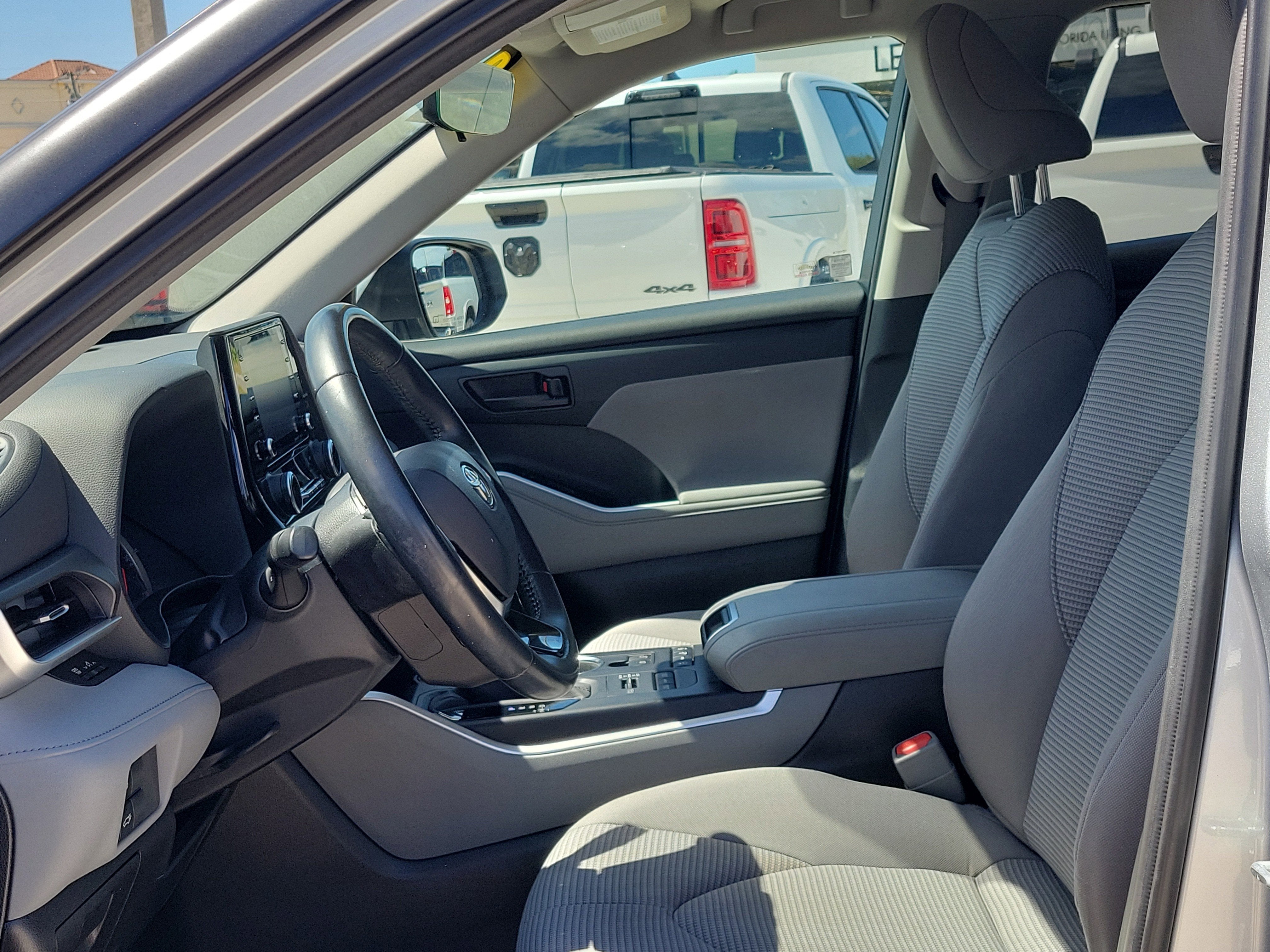 2020 Toyota Highlander LE