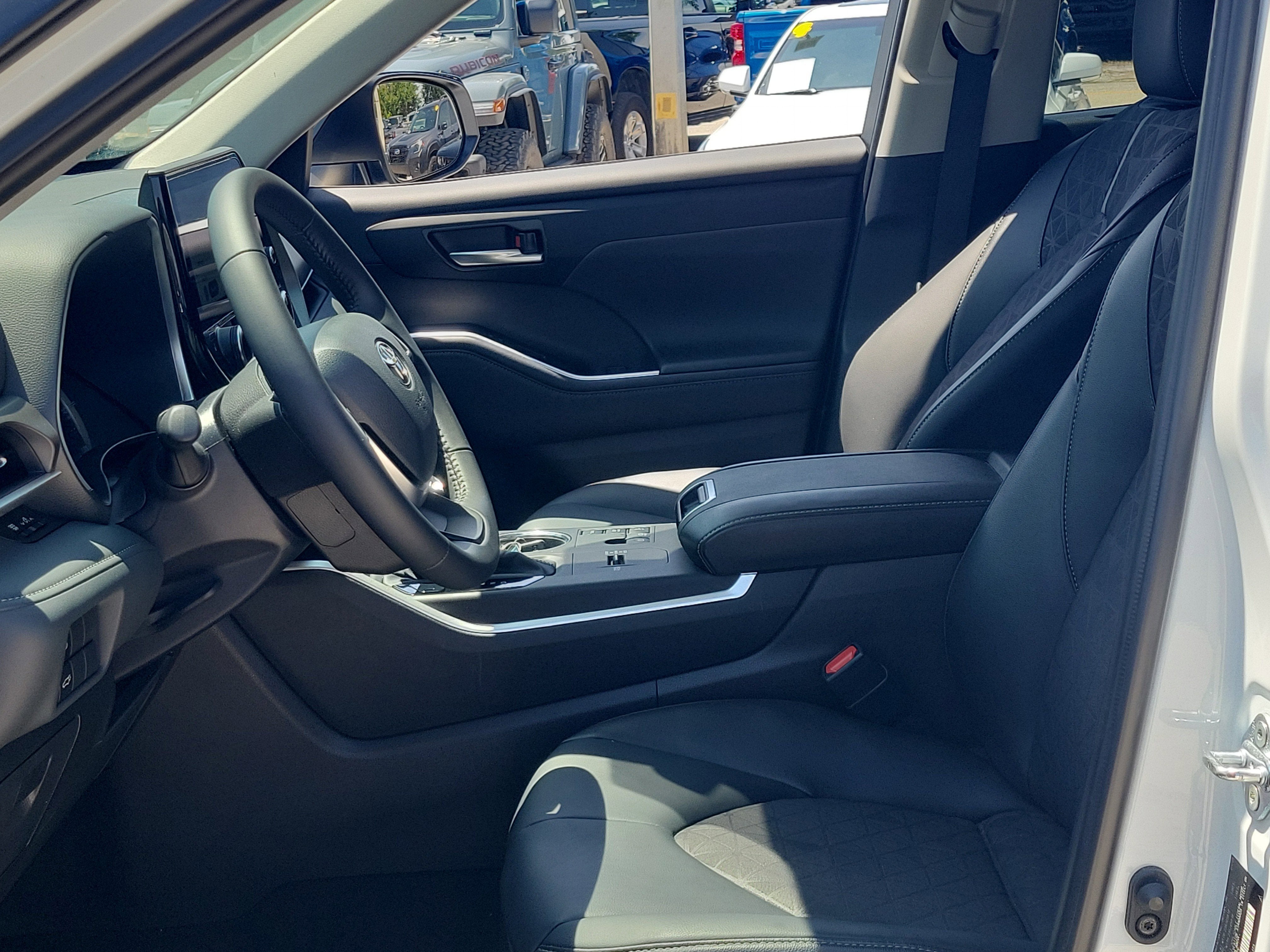 2025 Toyota Highlander Hybrid XLE