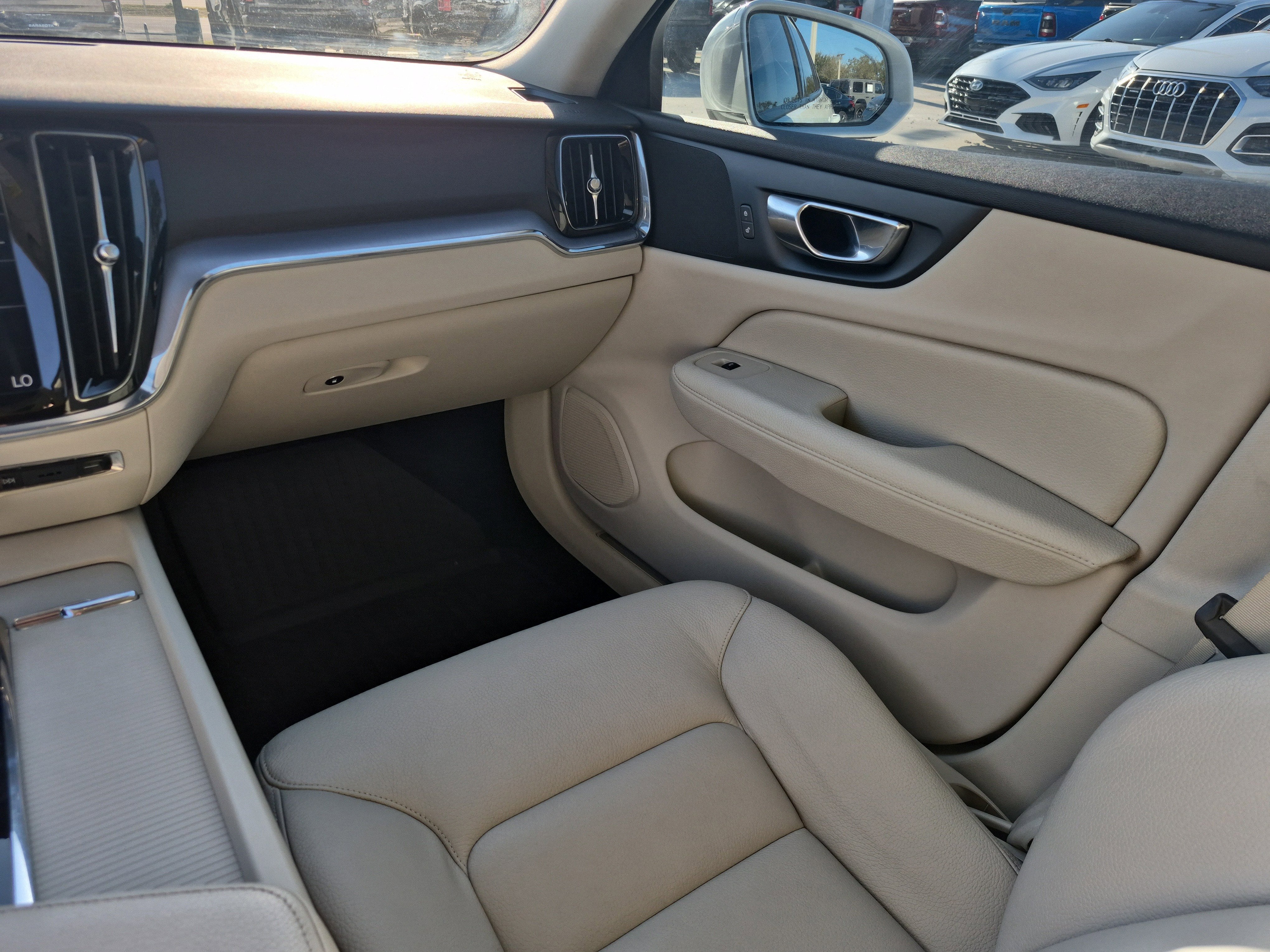 2020 Volvo V60 Momentum