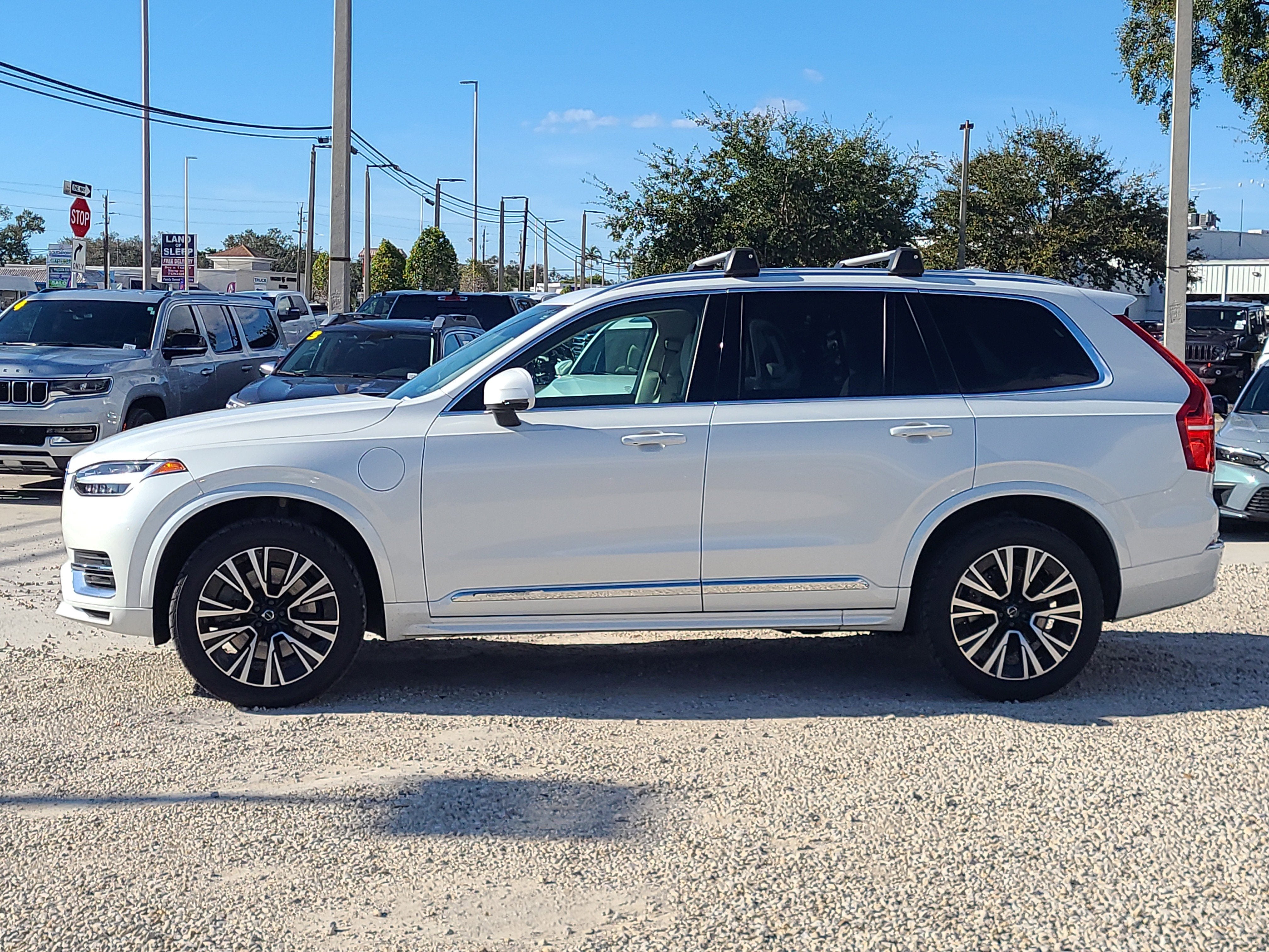 2023 Volvo XC90 Recharge Plug-In Hybrid Core Bright Theme