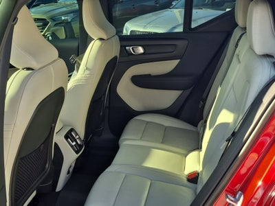 2023 Volvo XC40 Plus Dark Theme