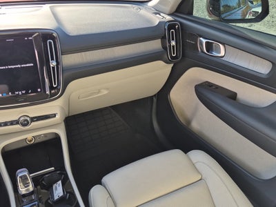 2023 Volvo XC40 Plus Dark Theme