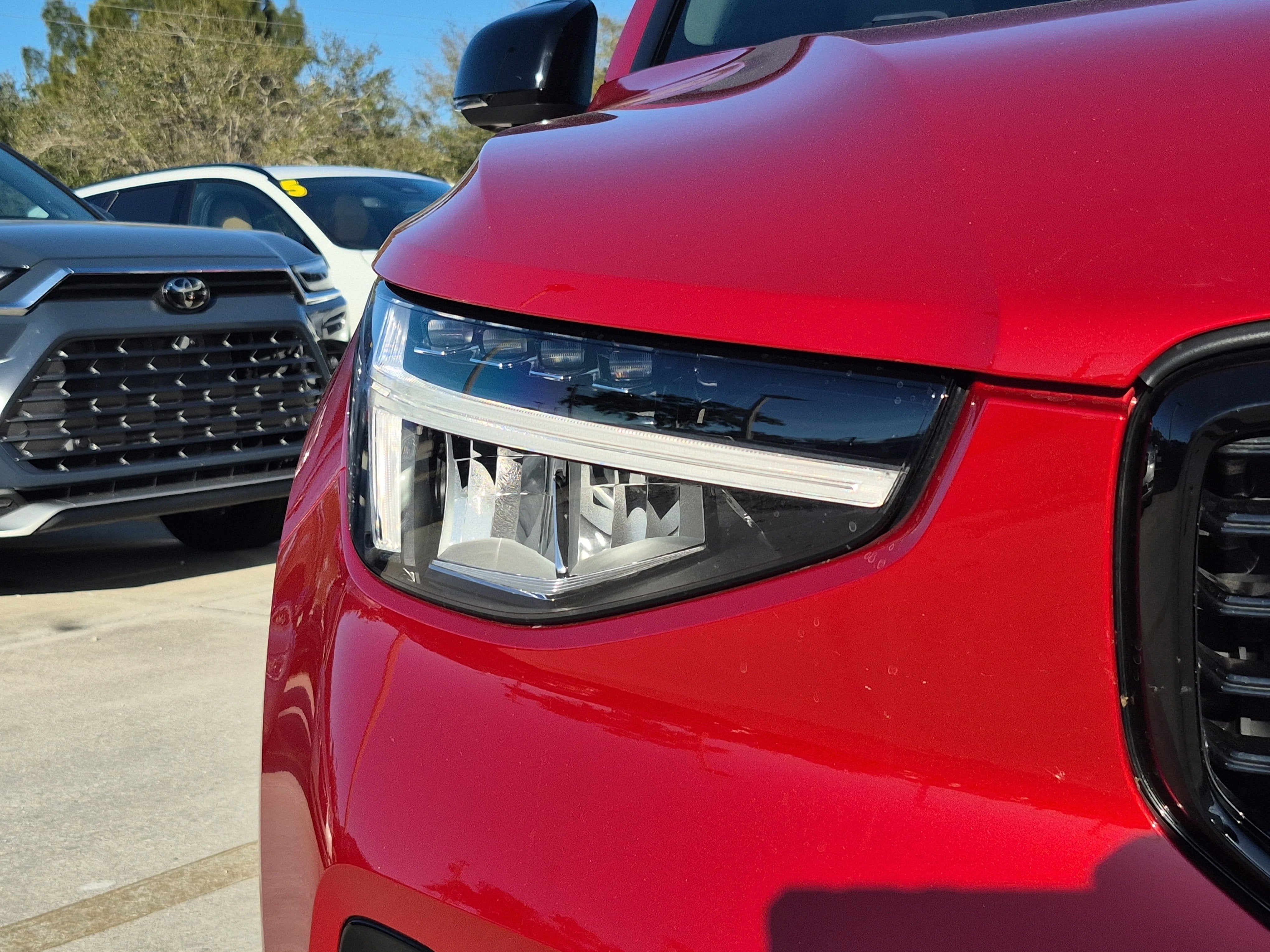 2023 Volvo XC40 Plus Dark Theme