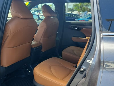 2024 Toyota Highlander LE