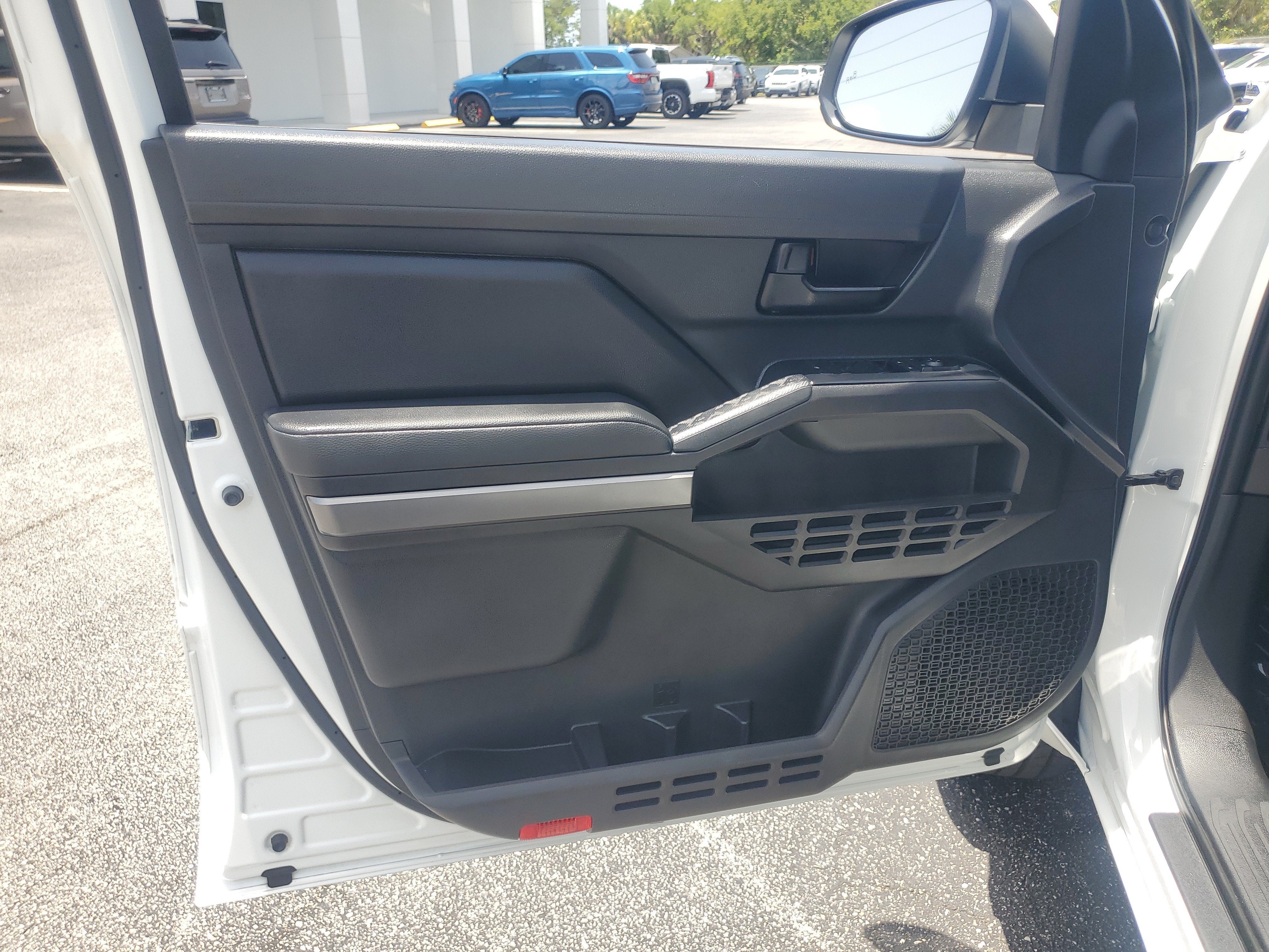 2025 Toyota Tacoma 4WD SR5