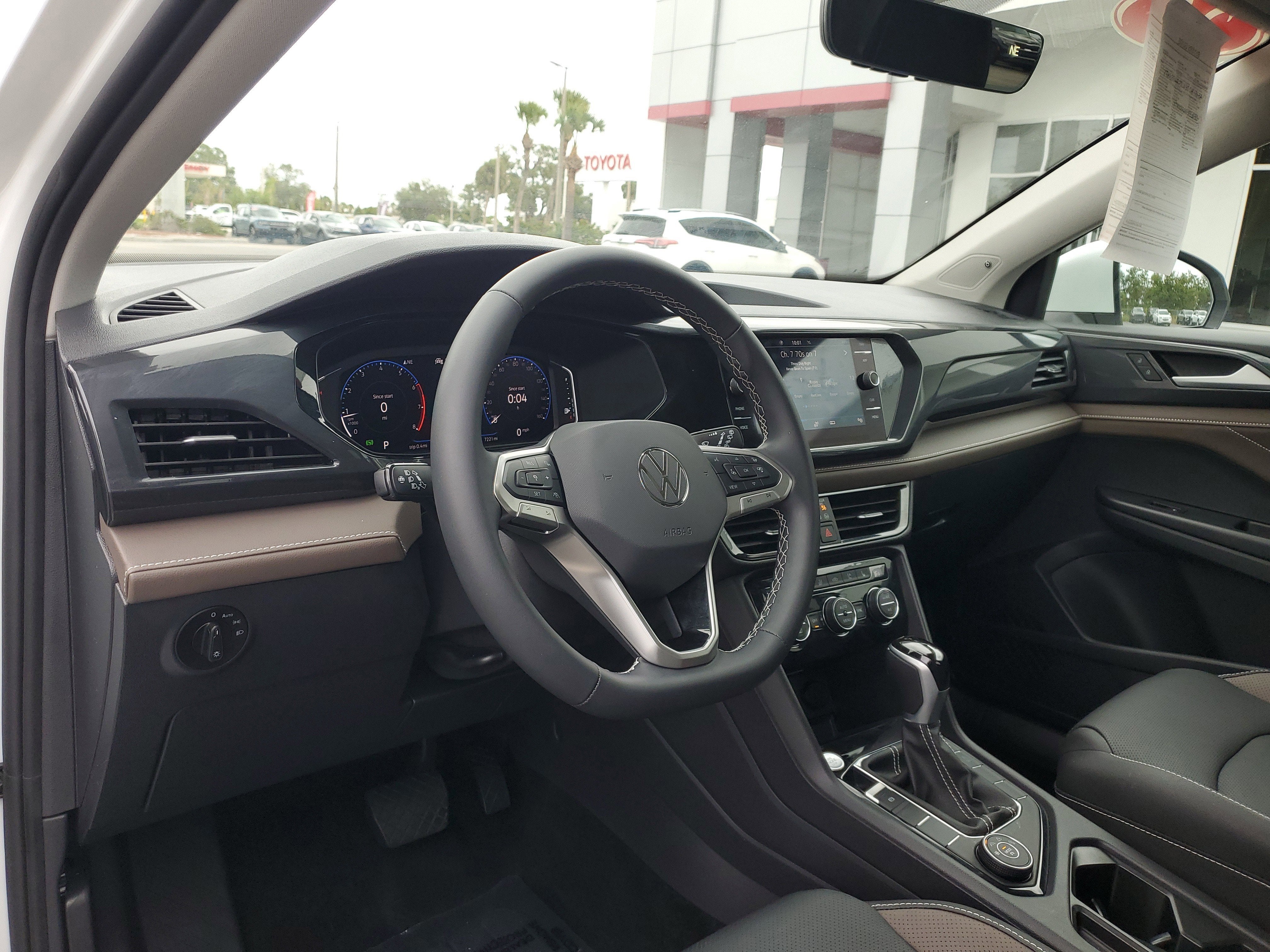 2024 Volkswagen Taos SEL