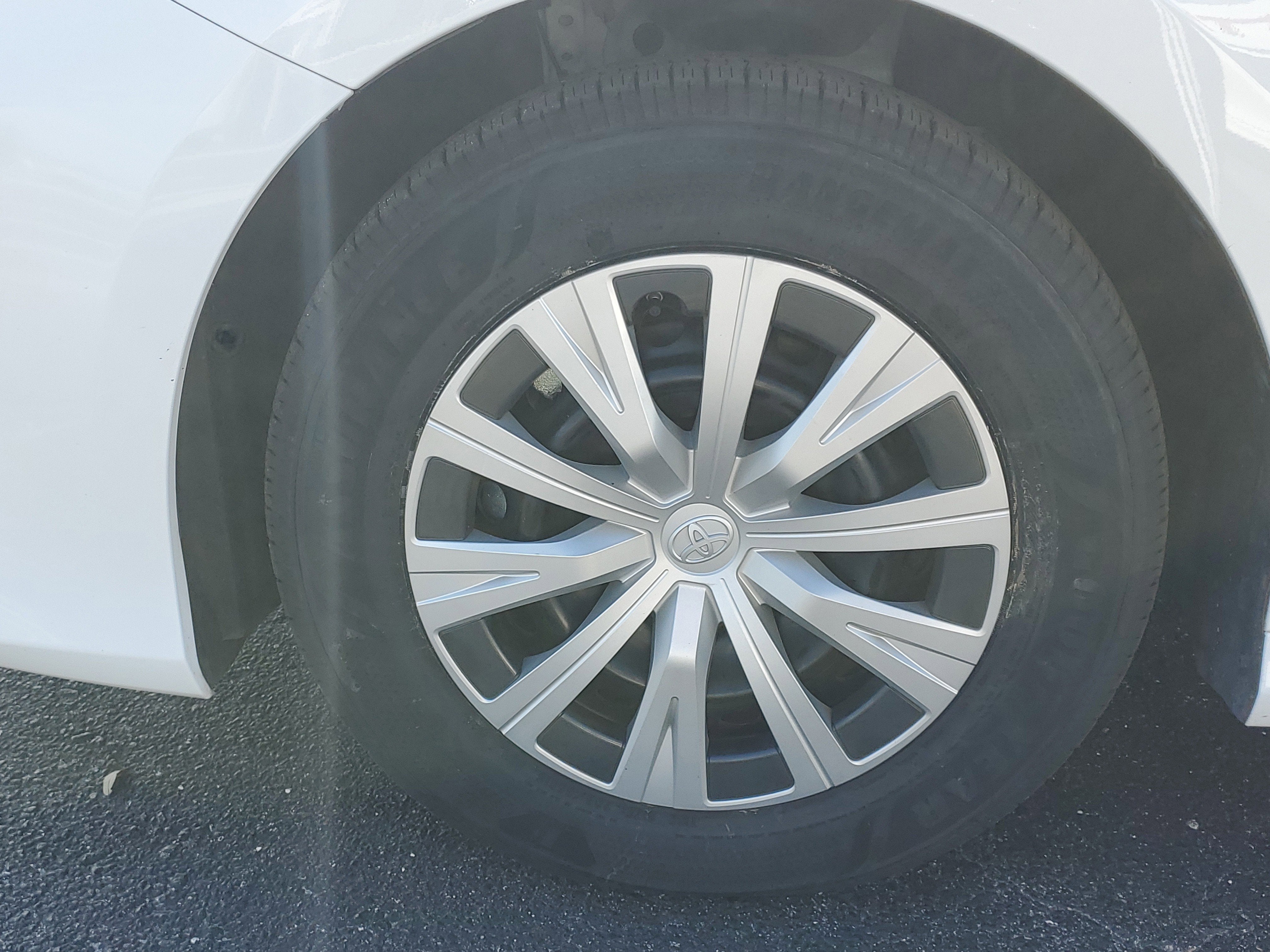 2024 Toyota Camry Hybrid LE