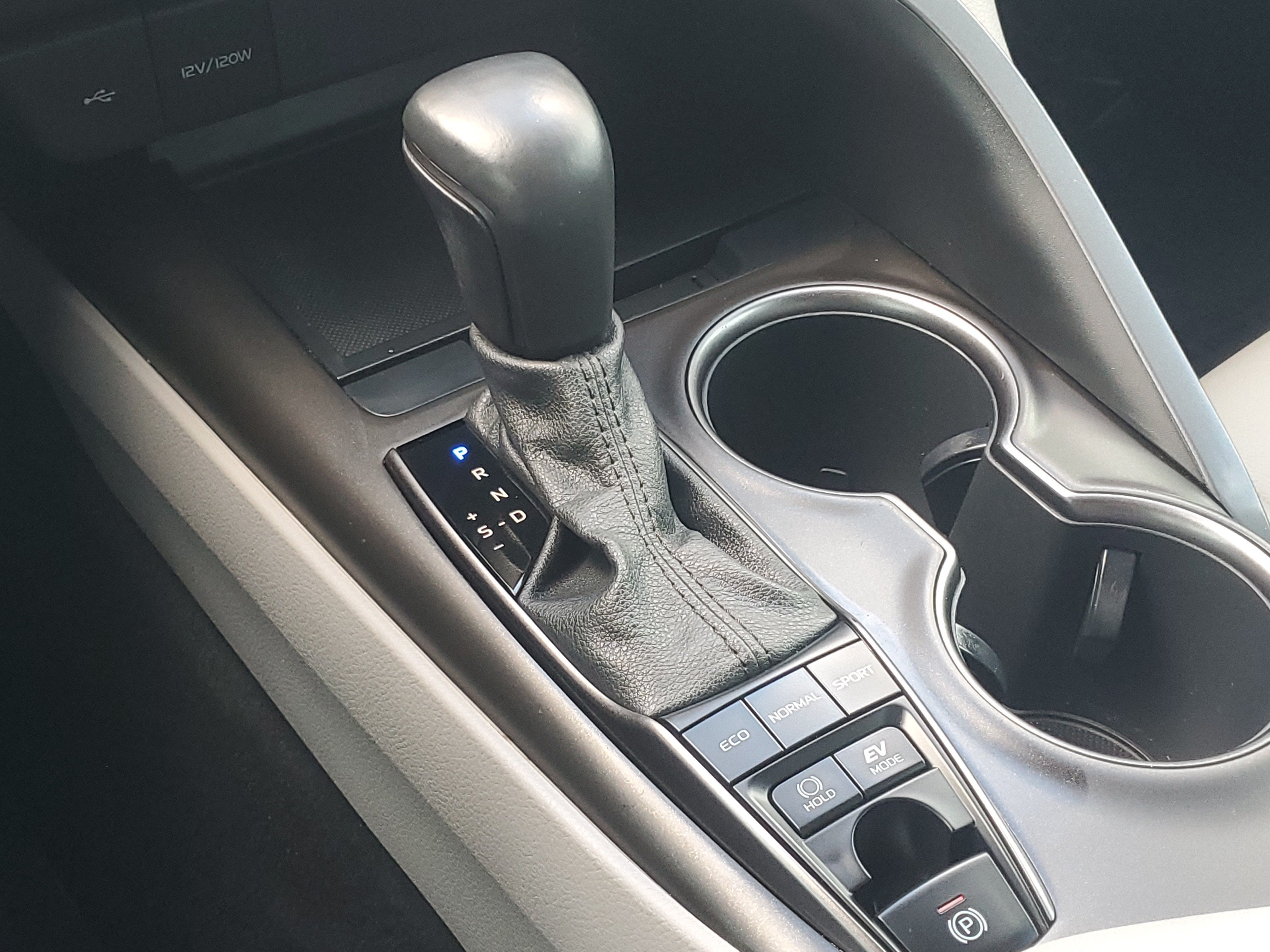 2021 Toyota Camry Hybrid SE